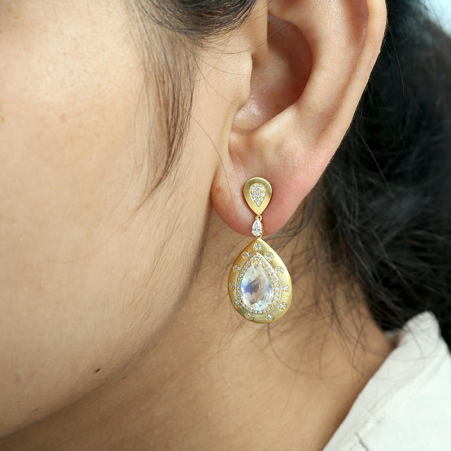 Elegant pear-shaped moonstones radiate a soft glow, enhanced by sparkling diamond accents. Set in 14k yellow gold, these dangle earrings bring a graceful touch to both day and evening looks.

Metal Details
14k Yellow Gold
Weight: 6.078g

Diamond
