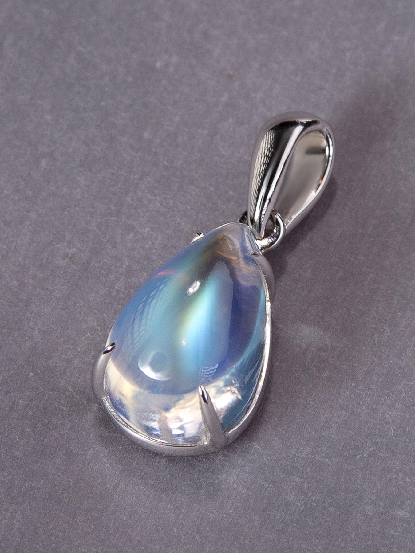14K white gold pendant with natural adularia moonstone

gemstone origin - Sri Lanka

stone measurements - 0.20 x 0.26 x 0.43 in / 5 x 7 x 11 mm

moonstone weight - 3.70 carats

pendant length - 0.71 in / 18 mm

pendant weight - 1.41 grams