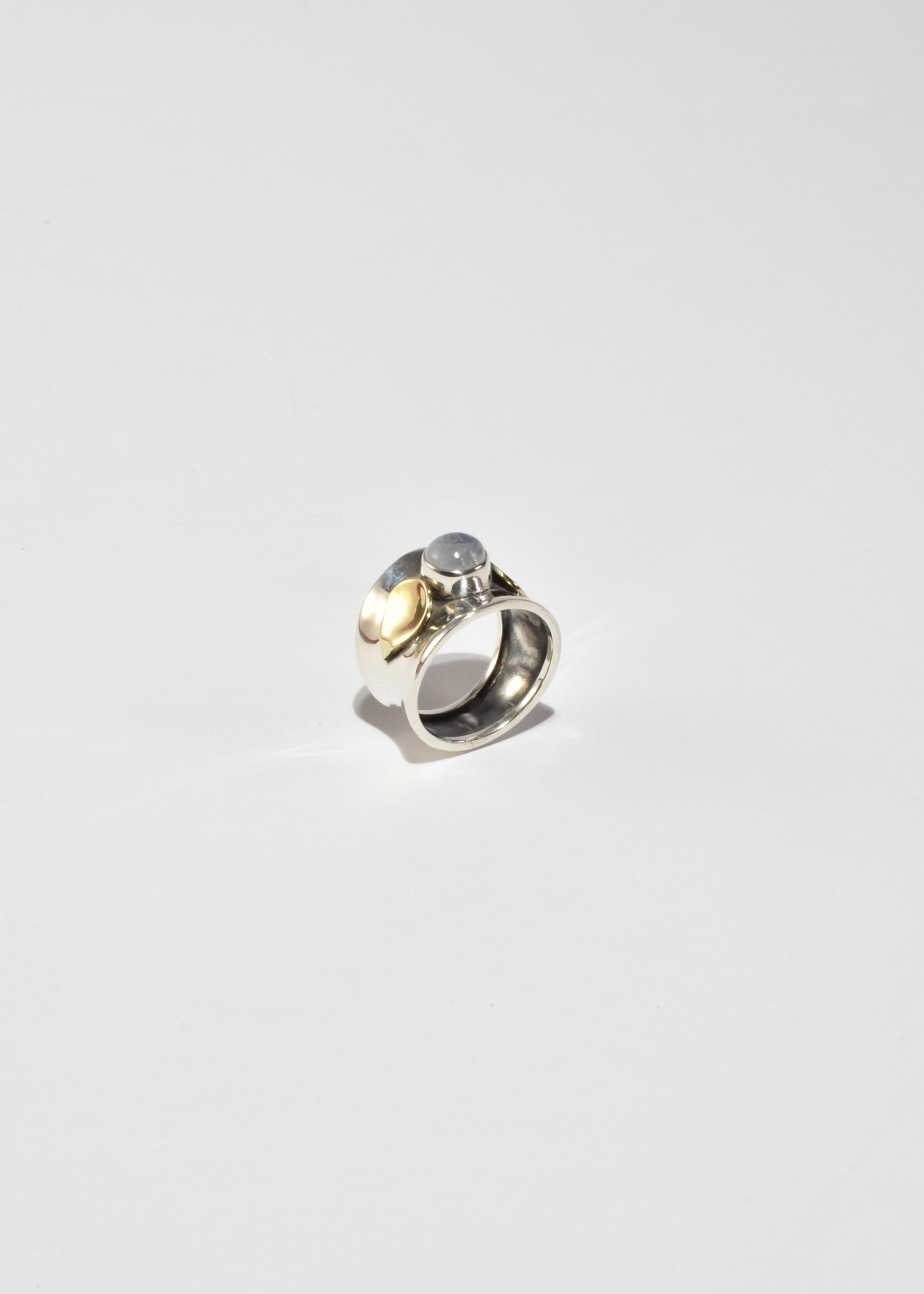 Moonstone Petal Ring (Modernistisch) im Angebot