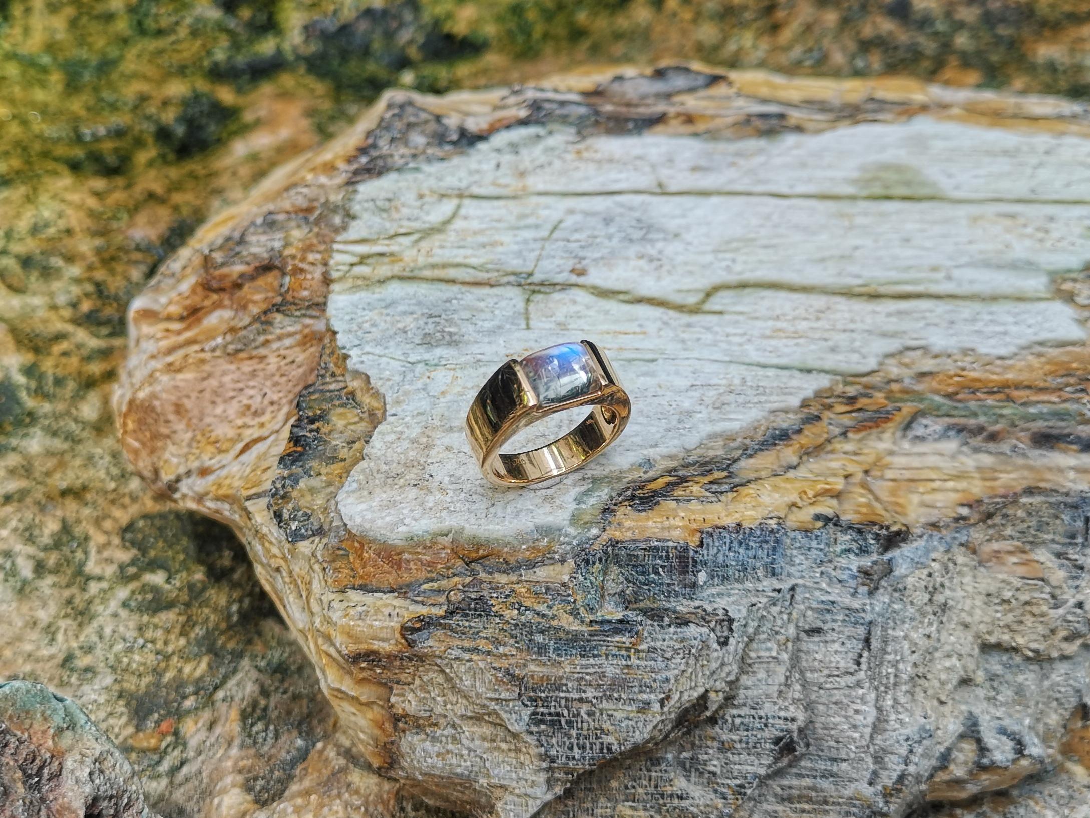 Bague en pierre de lune sertie dans des montures en or rose 18 carats en vente 4