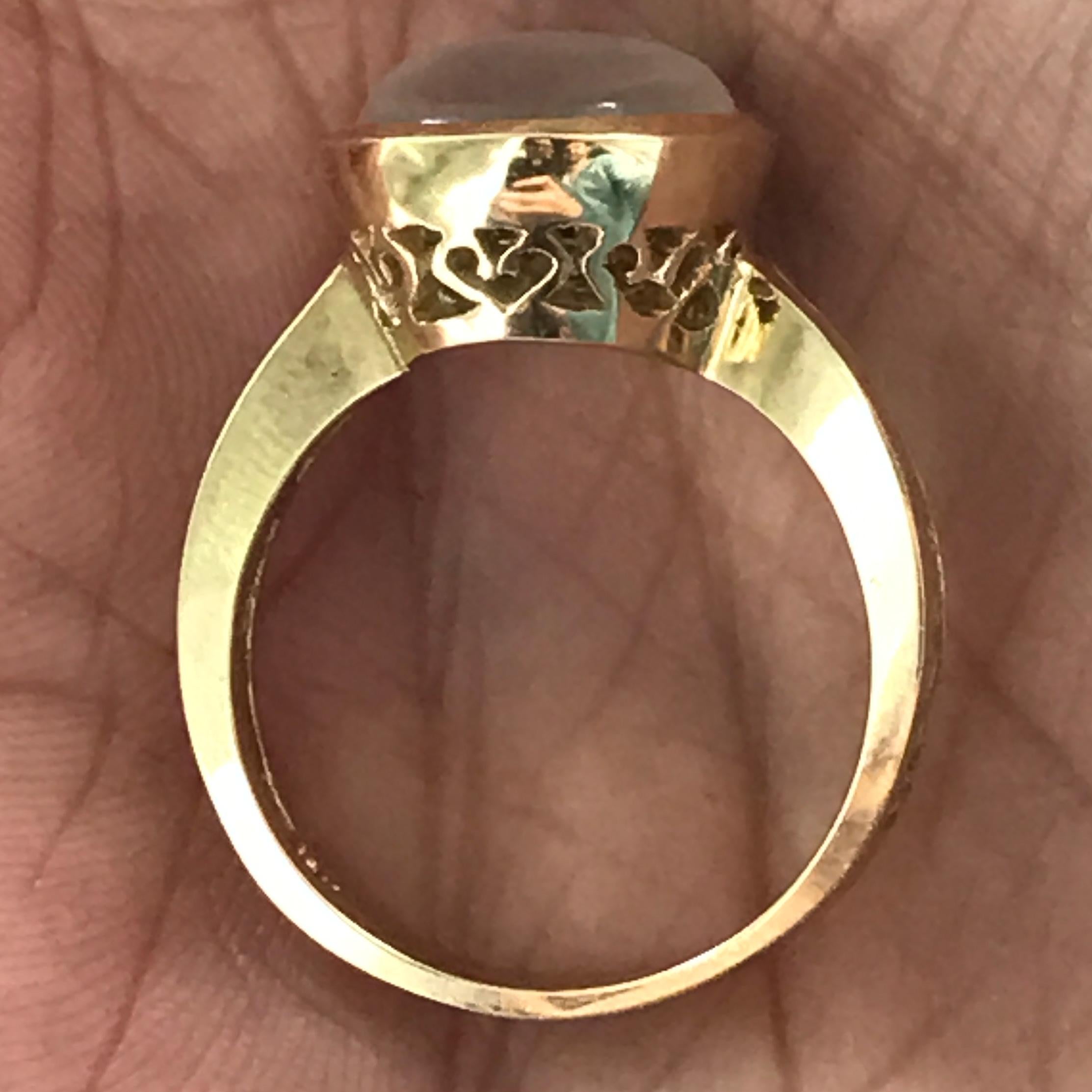 Anello con pietra di luna, diamanti incastonati in oro giallo 18 carati In condizioni ottime in vendita a West Hollywood, CA