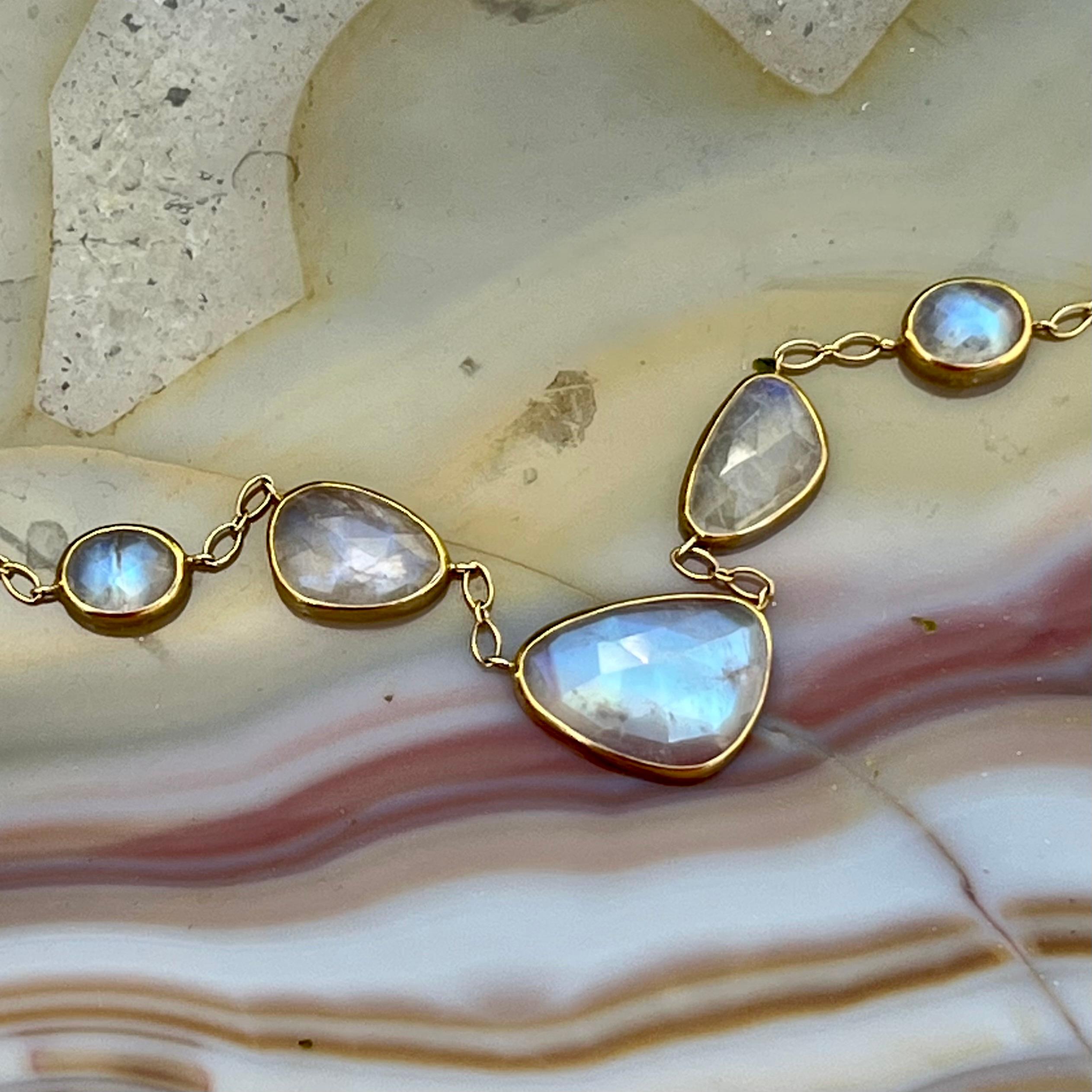 Moonstone Rose Cut Graduated Stones Set in 14 Karat Gold Necklace For Sale 1