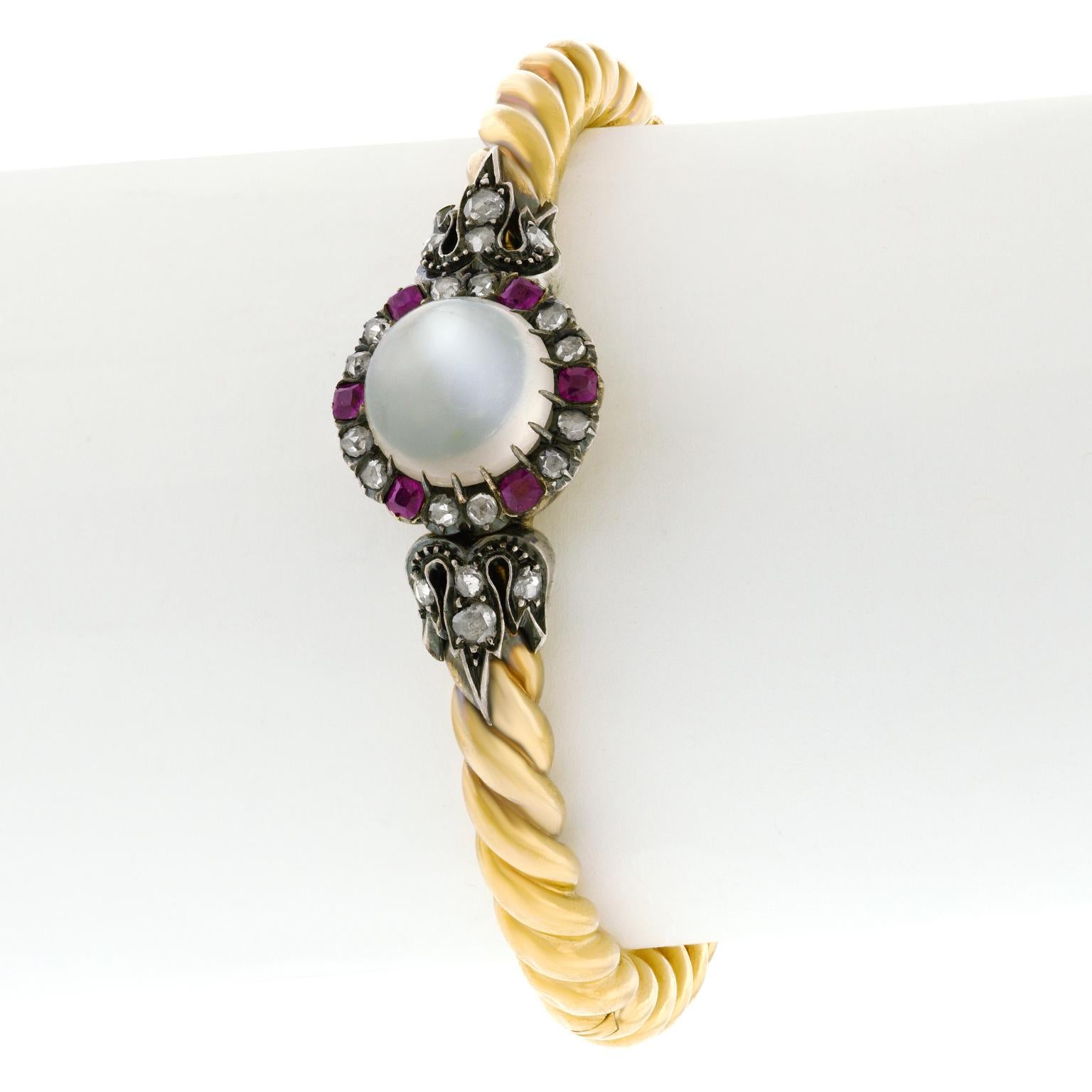 Bracelet en pierre de lune, rubis et diamant 18k c1870s France en vente 5
