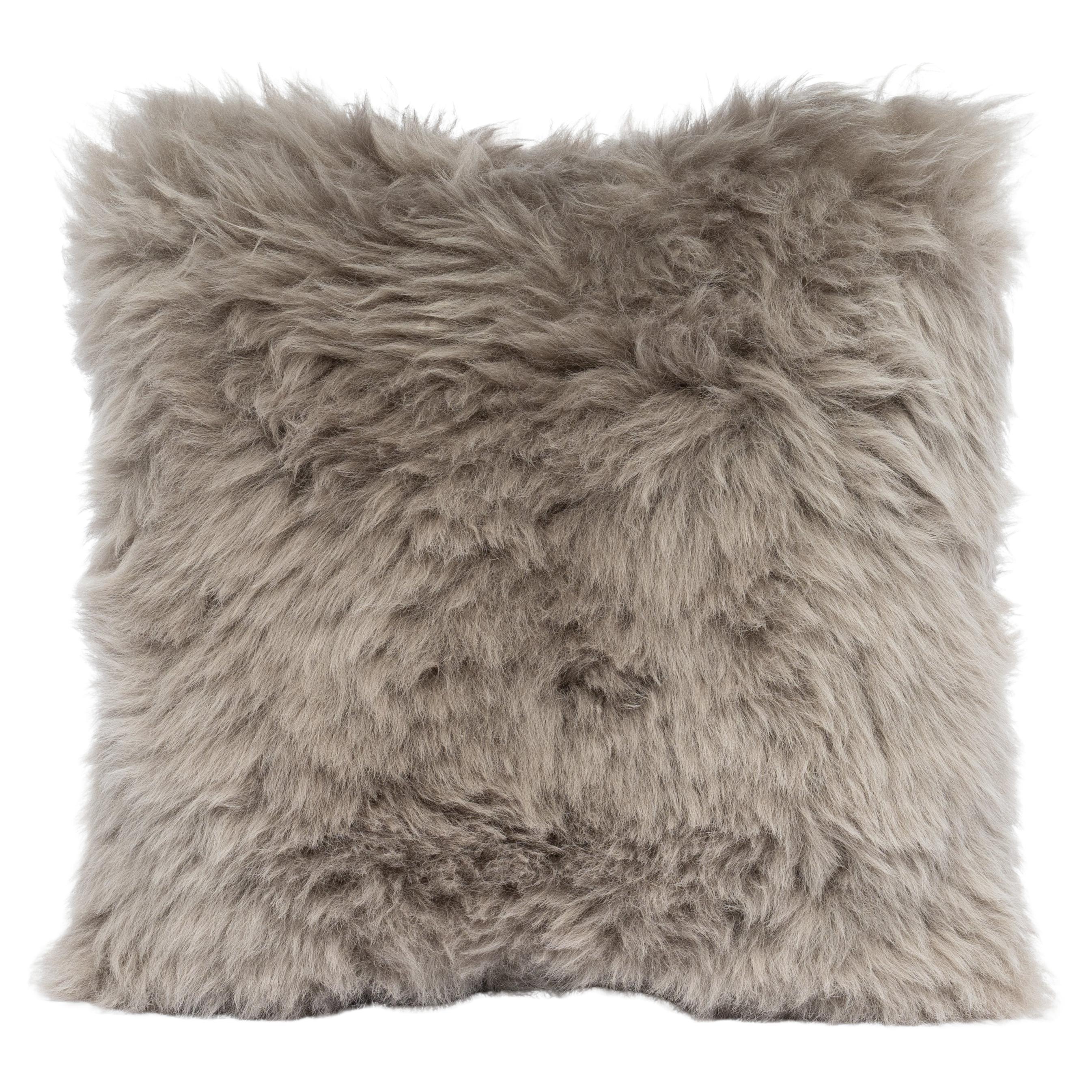 Graues Kissen aus Shearling-Schaffell und Stein von Muchi Decor, hergestellt in Italien im Angebot