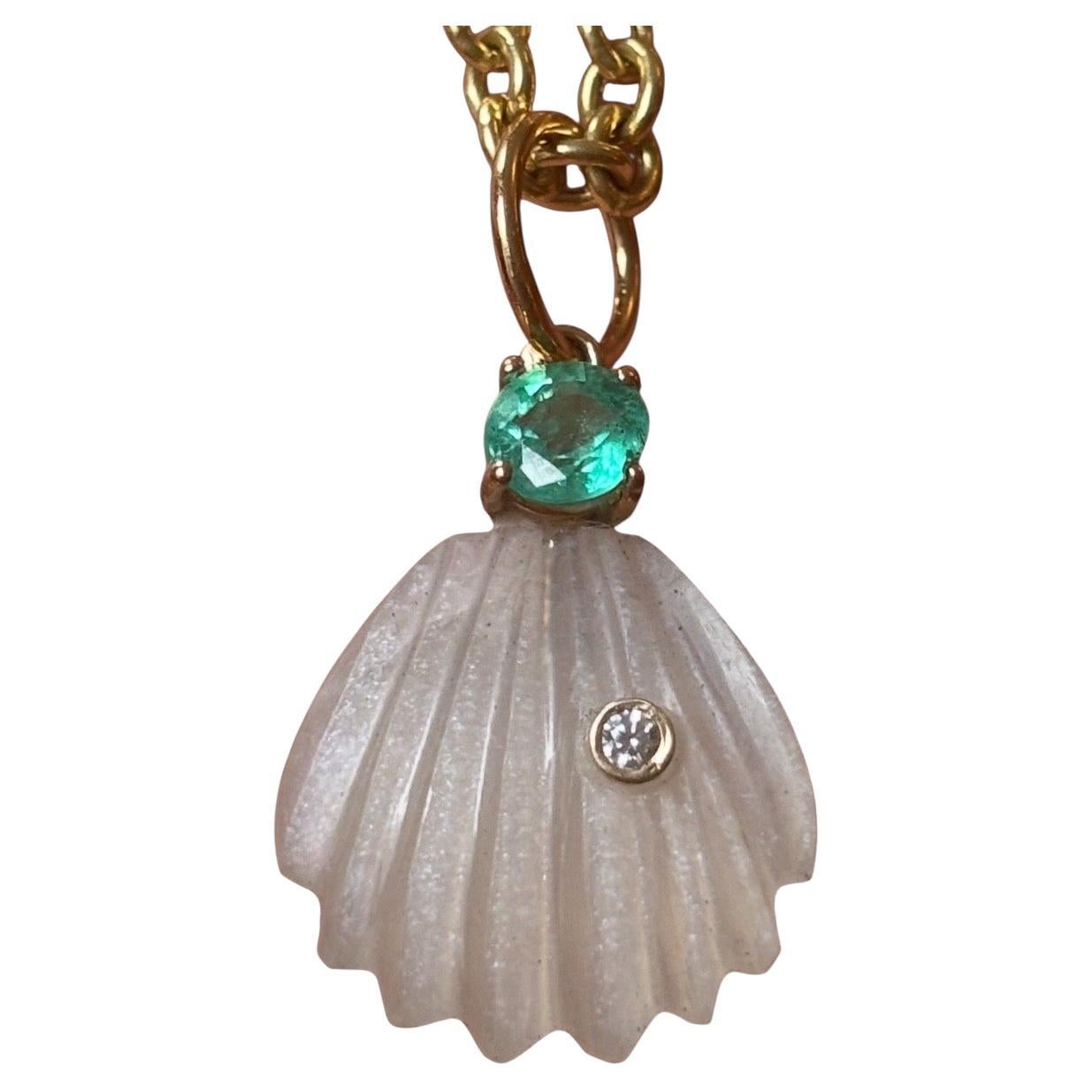 Colgante Concha de Piedra Lunar con Diamante y Esmeralda Corte mixto en venta