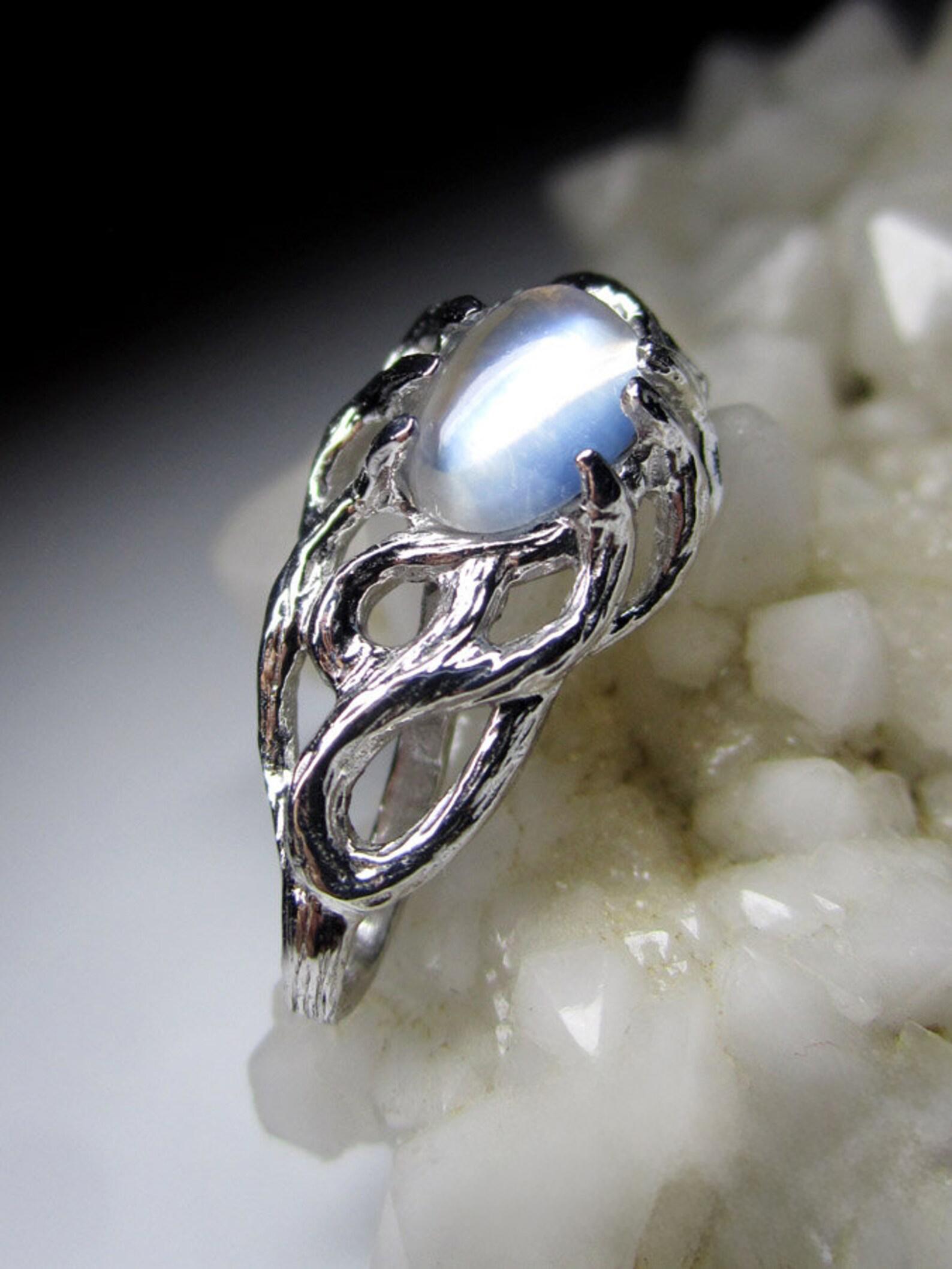 Collana in argento con pietra di luna Cabochon Regalo di qualità fine Gemma bluastra stile lotr in vendita 1