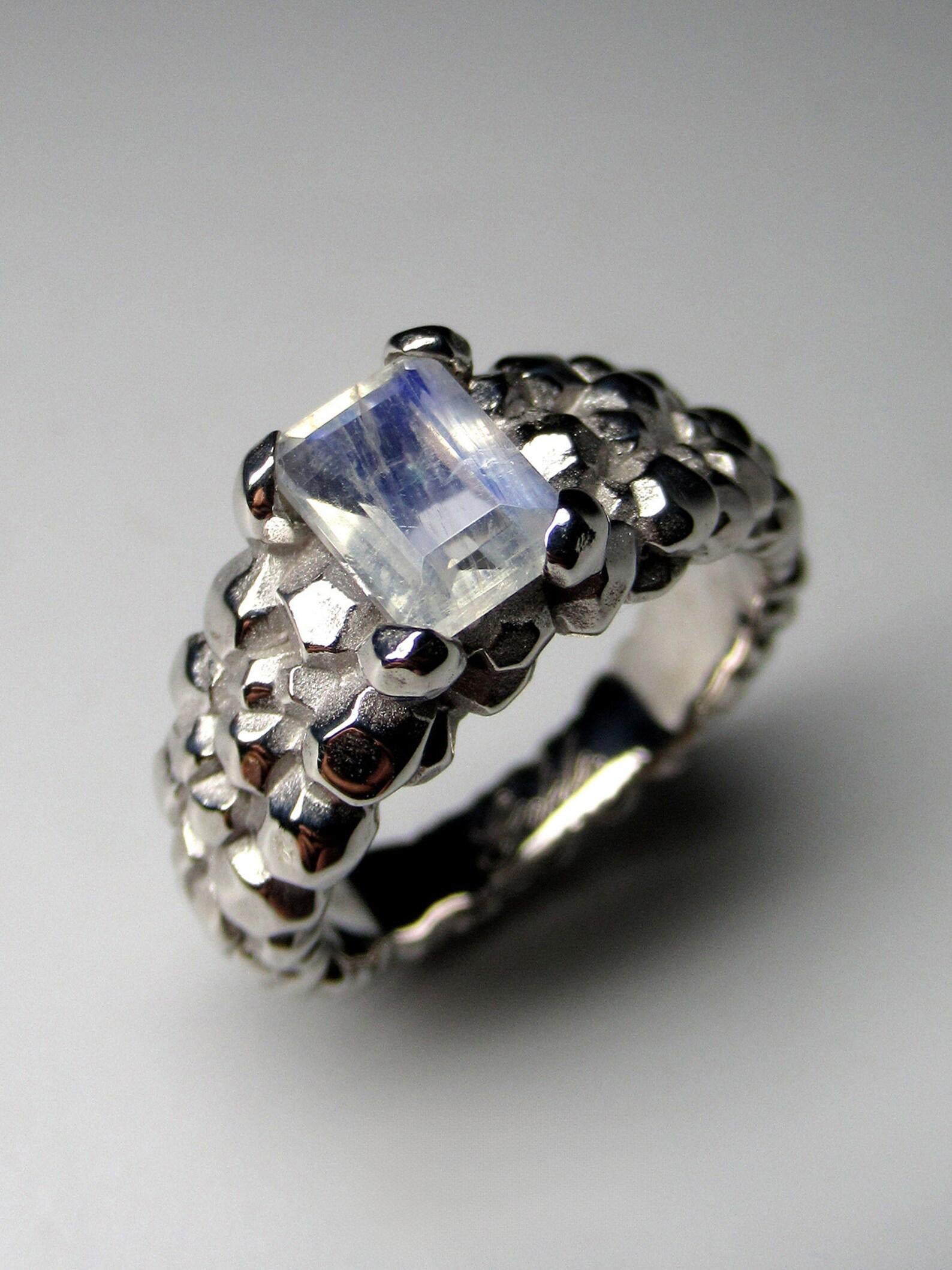 Anello d'argento con pietra di luna Blu Gemma naturale Gioielli unisex Regalo in stile LOTR in vendita 4