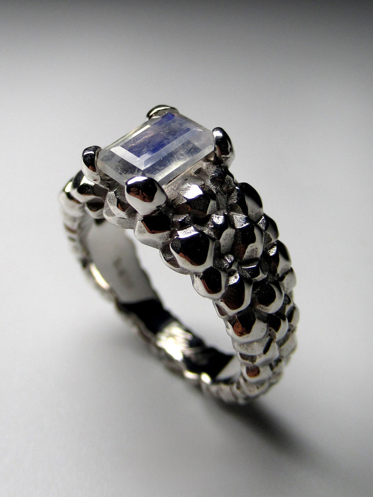 Anello d'argento con pietra di luna Blu Gemma naturale Gioielli unisex Regalo in stile LOTR in vendita 1