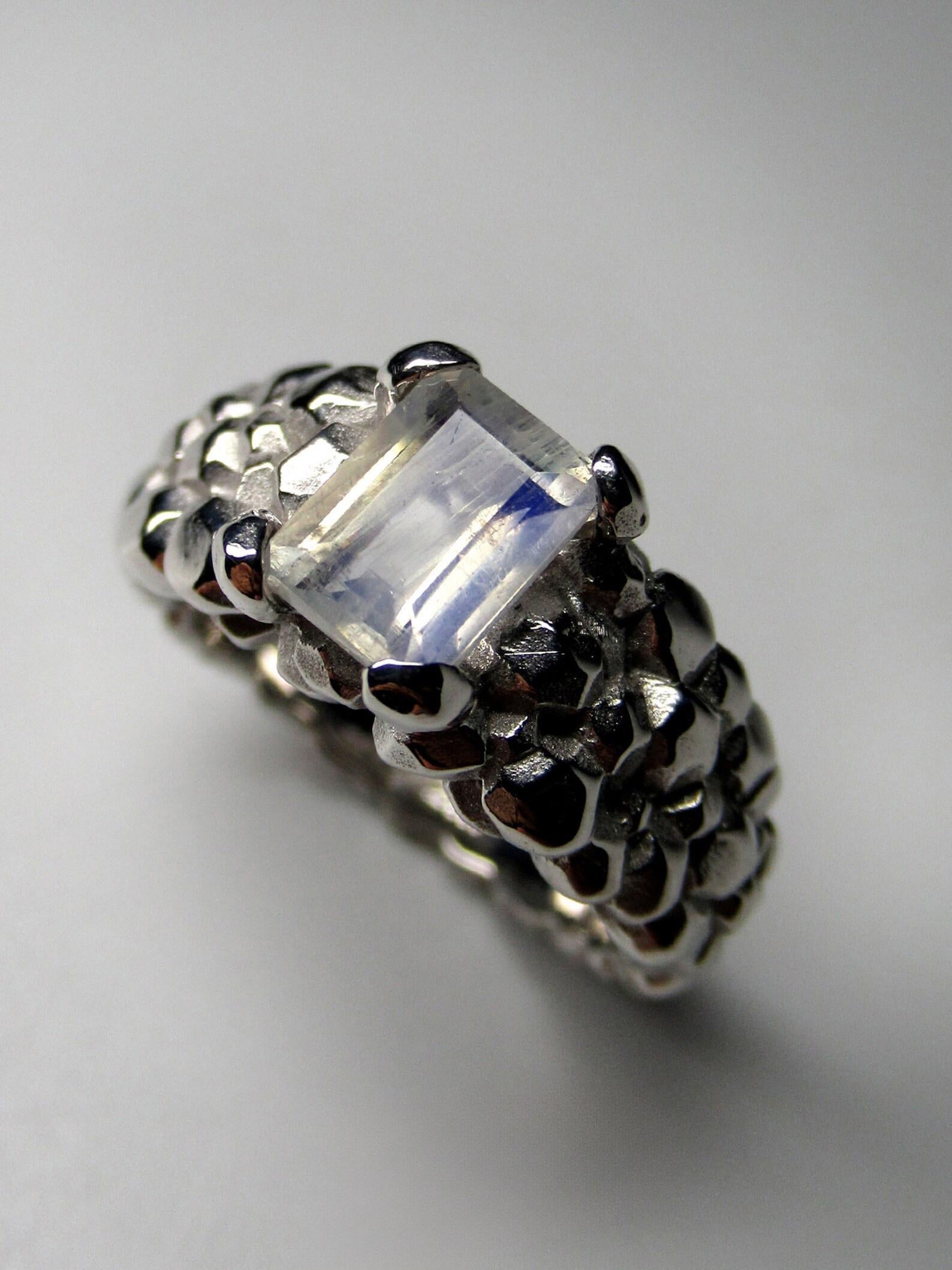 Anello d'argento con pietra di luna Blu Gemma naturale Gioielli unisex Regalo in stile LOTR in vendita 3