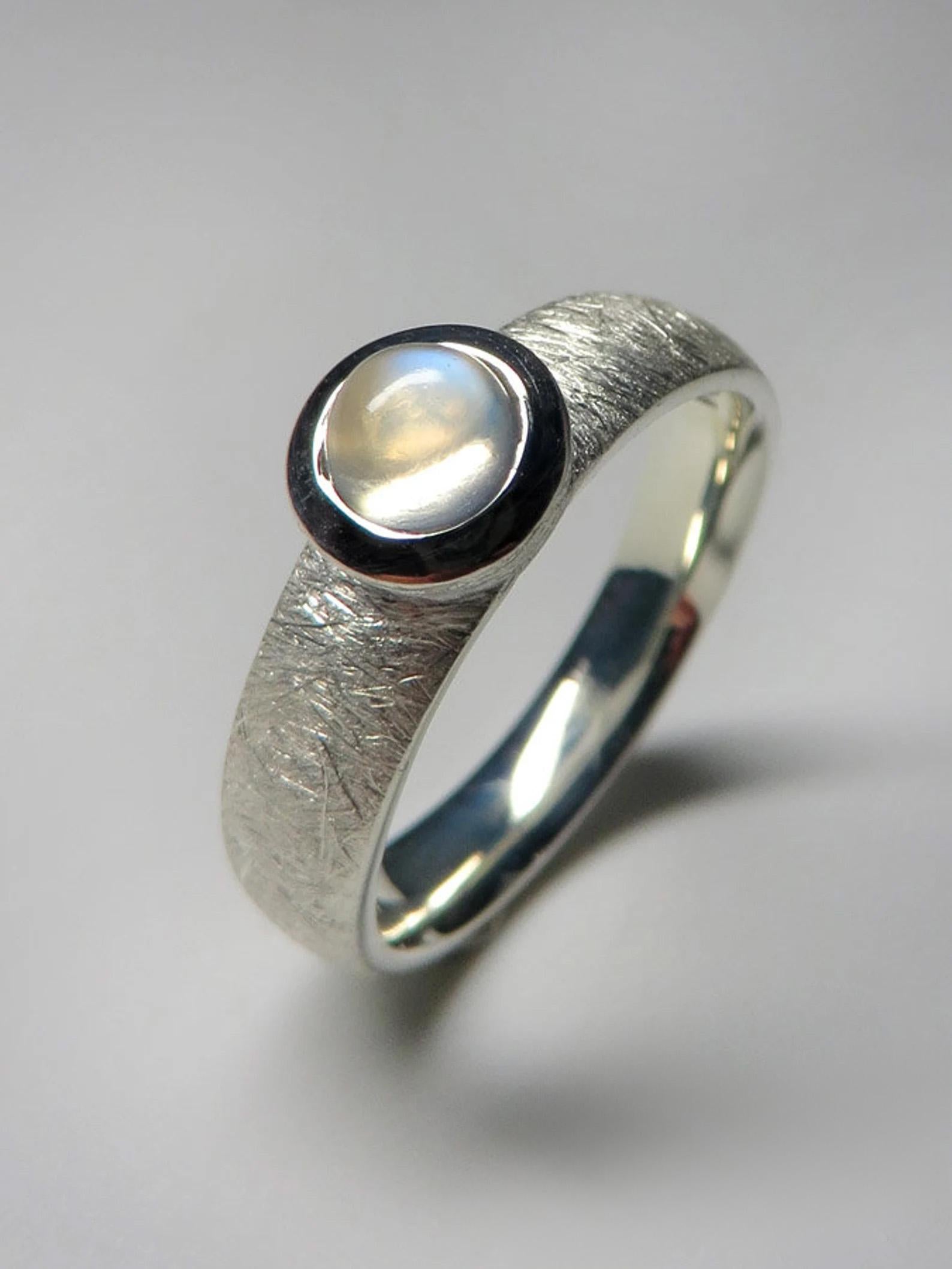 Taglio rotondo Anello d'argento con pietra di luna Gemma naturale di Adularia  Gioielli unisex in vendita
