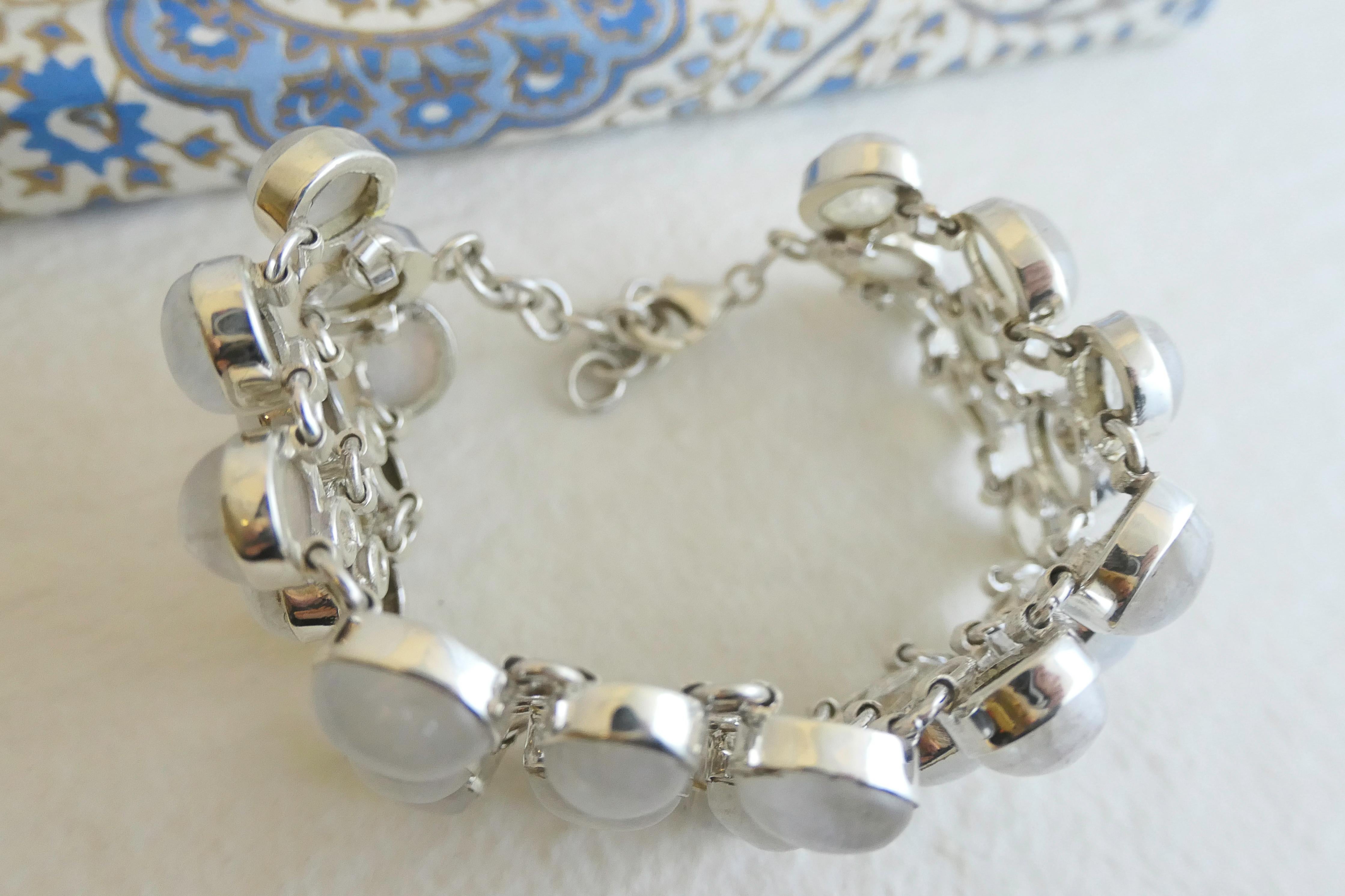 Taglio ovale Bracciale in argento con pietra lunare in vendita