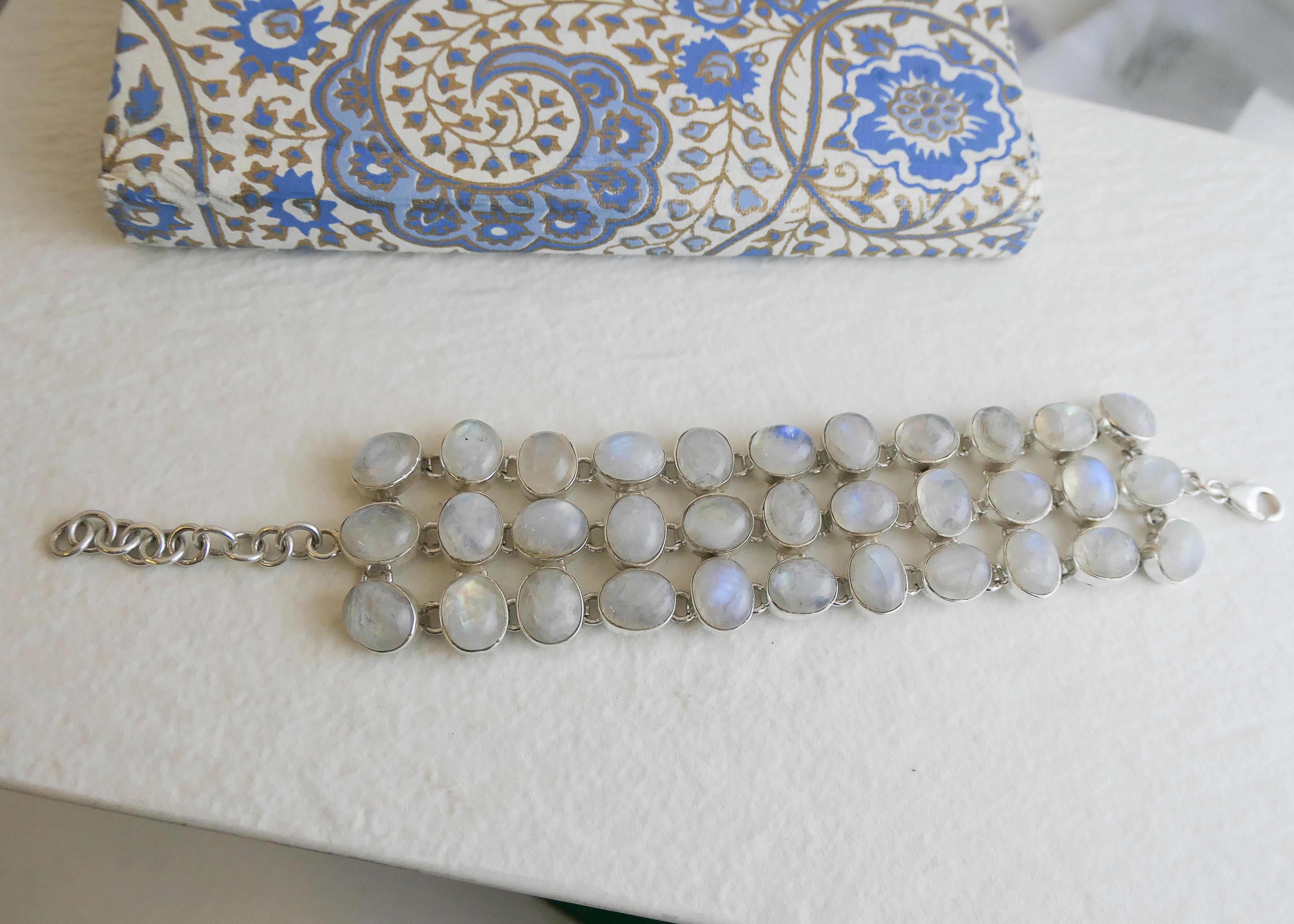 Bracciale in argento con pietra lunare In condizioni Nuovo in vendita a Oslo, 03