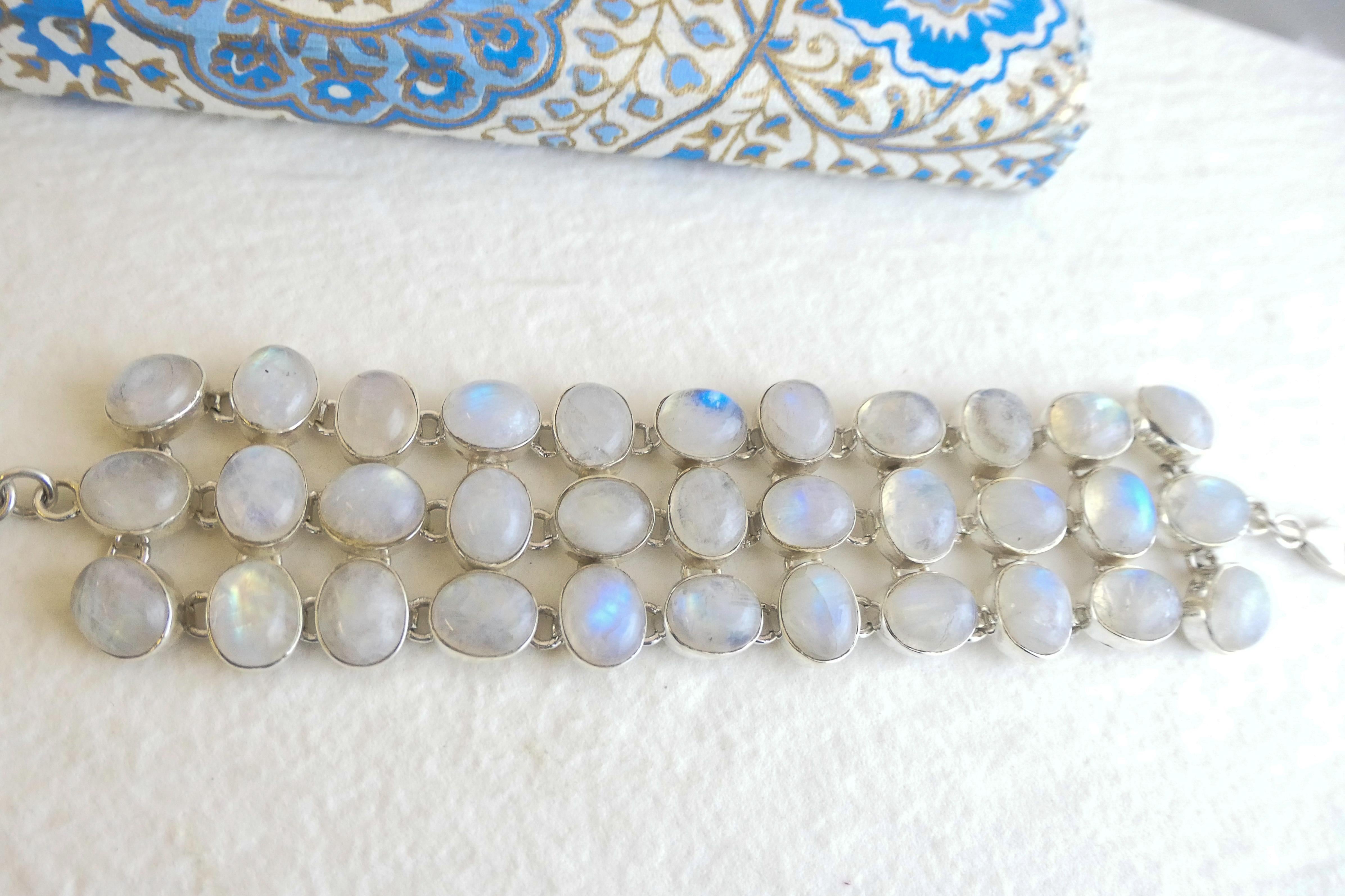 Donna Bracciale in argento con pietra lunare in vendita