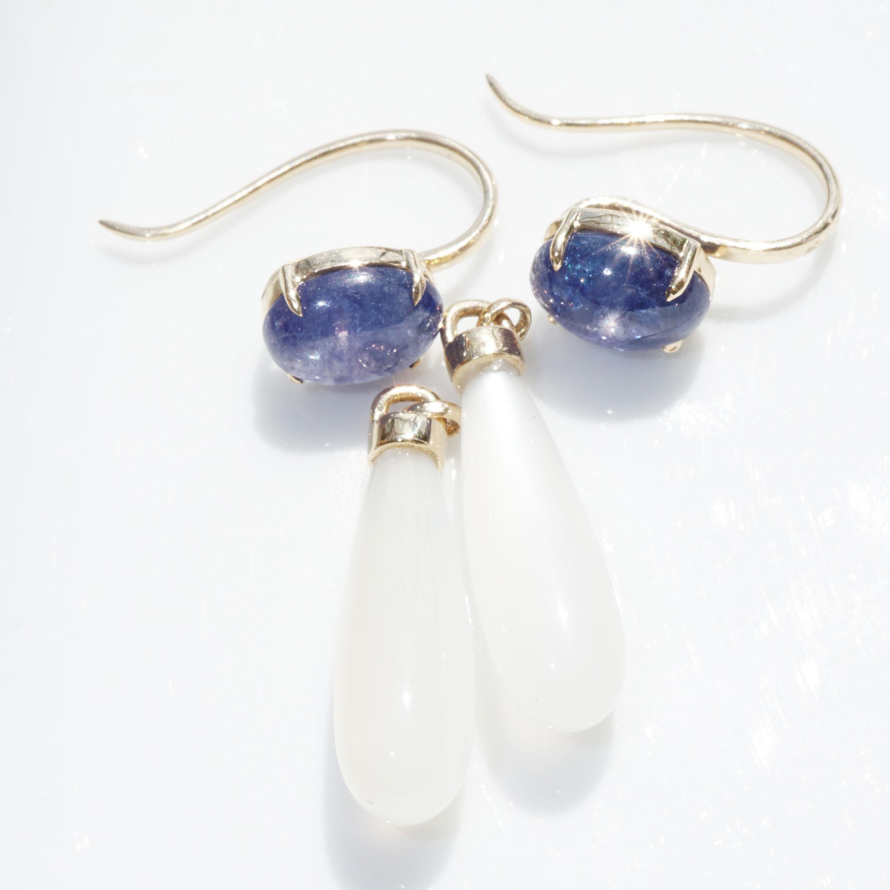 exquisite gemstones with great color combinations, inspired by Ole Lynggard who design great ear jewelry, white moonstone pampels in fine quality total ca. 14.33 ct, AAA, in addition as a colorful contrast bright blue-violet tanzanite cabochons