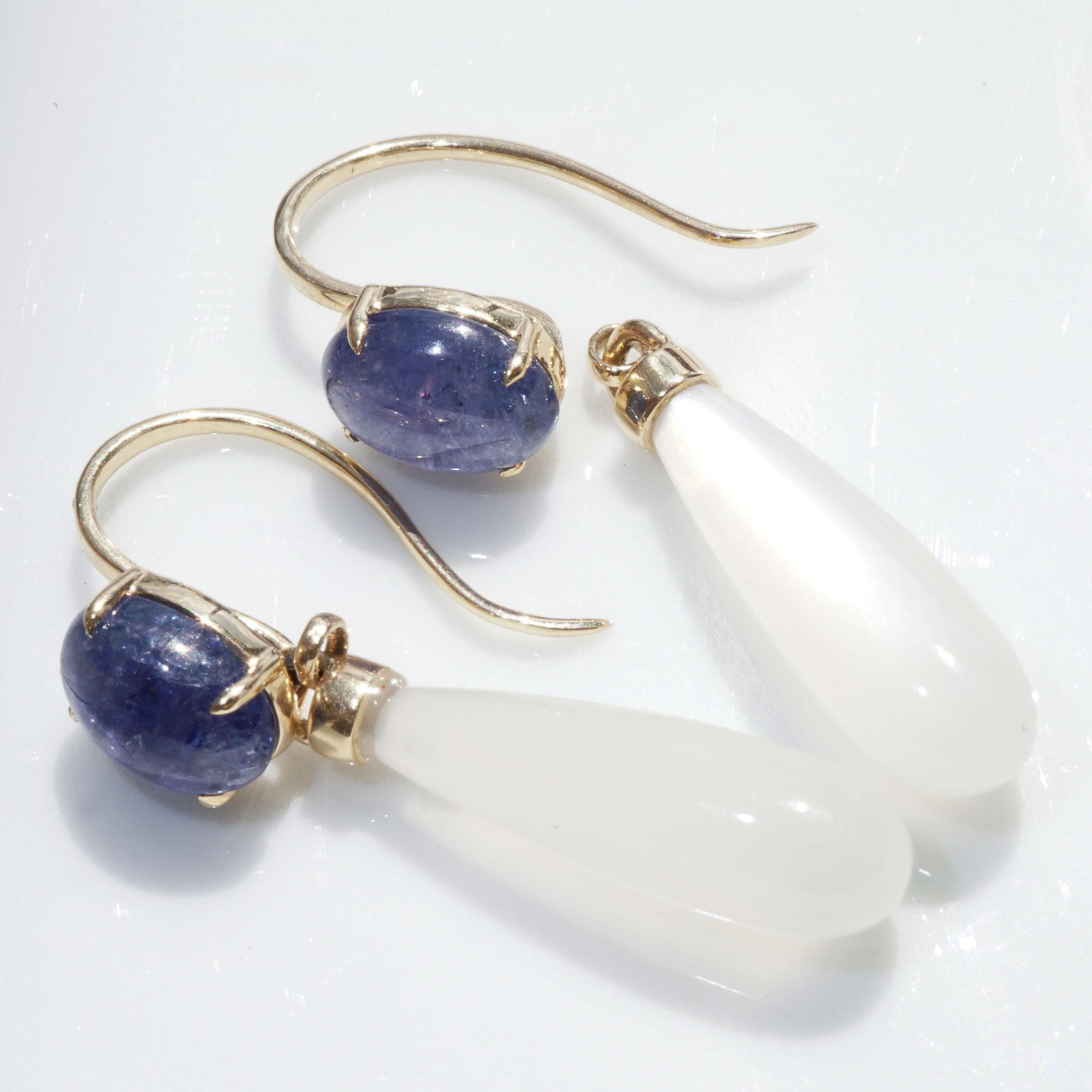 Moderne Boucles d'oreilles pierres de lune Tanzanite Couleurs naturelles Combinaison cool dangles détachables en vente