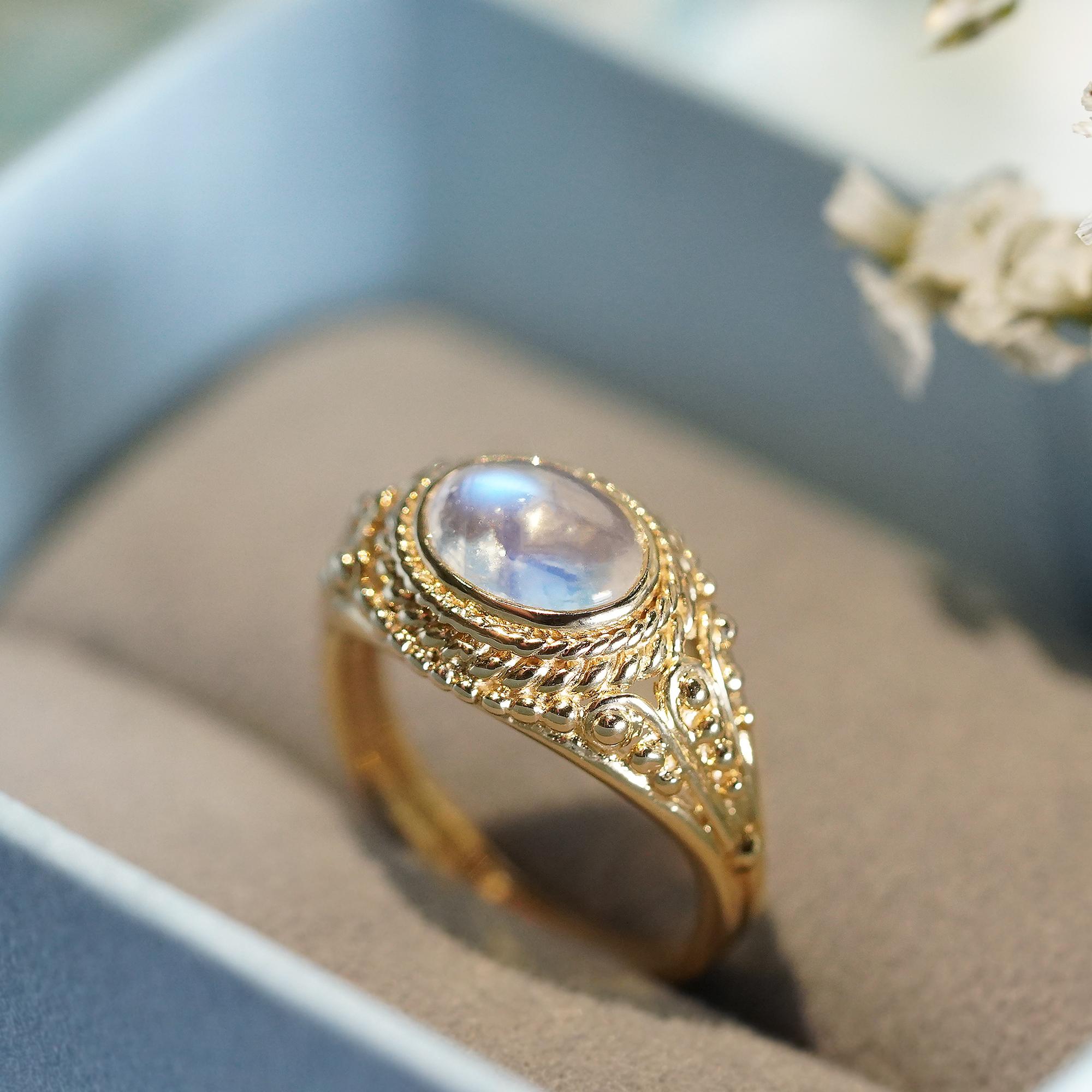 Moonstone Vintage Style Filigree Ring in Solid 9K Yellow Gold For Sale 1