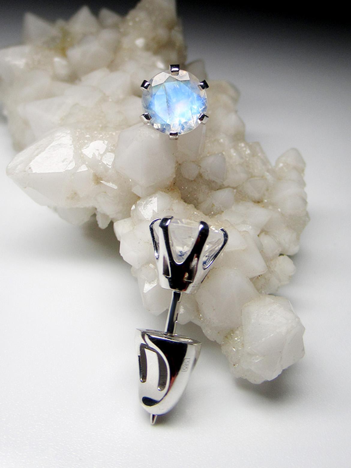 Moonstone White Gold Earrings Clear Round Cut Gem Unisex In New Condition For Sale In Berlin, DE