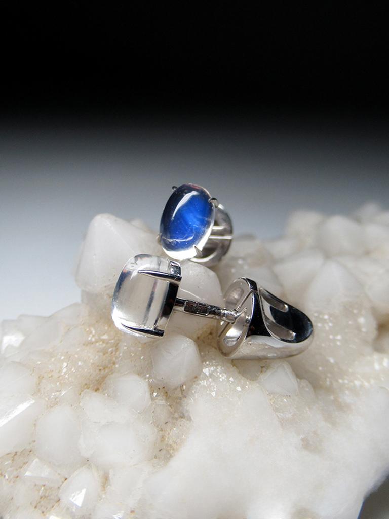 Moonstone White Gold Stud Earrings Clear Deep Blue In New Condition For Sale In Berlin, DE