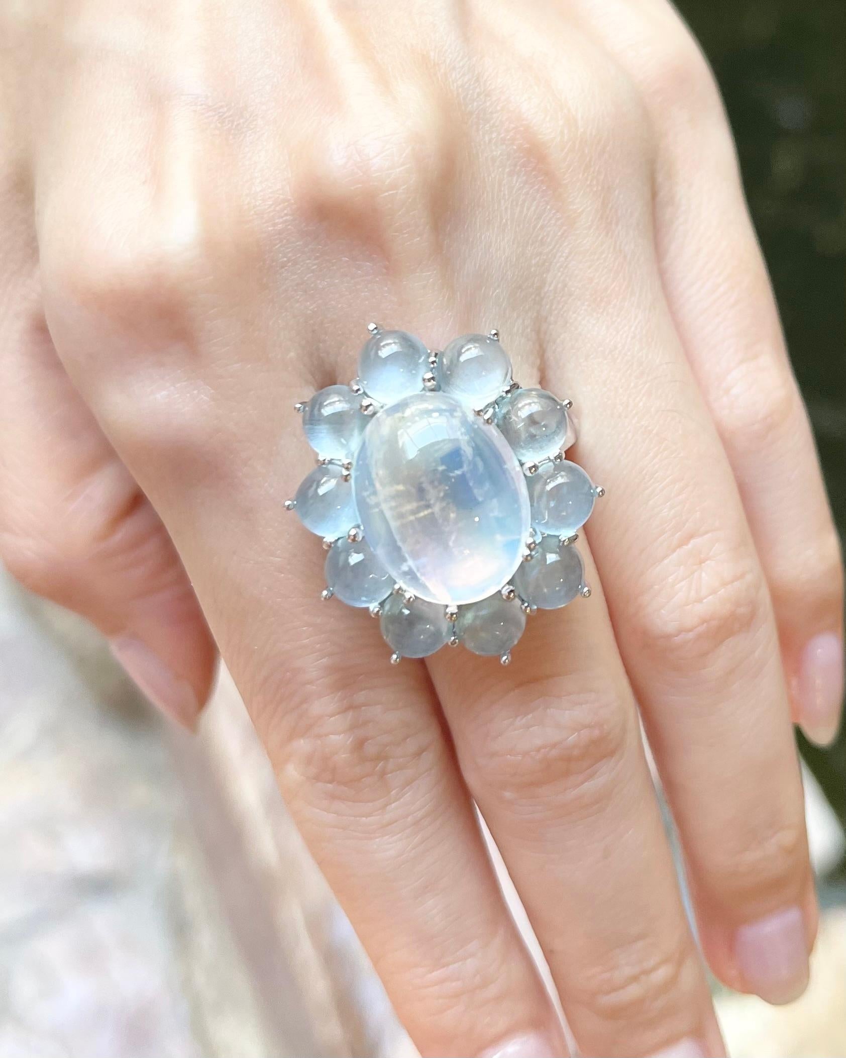Moonstone with Cabochon Aquamarine Ring set in 14K White Gold Settings In New Condition For Sale In Bangkok, TH