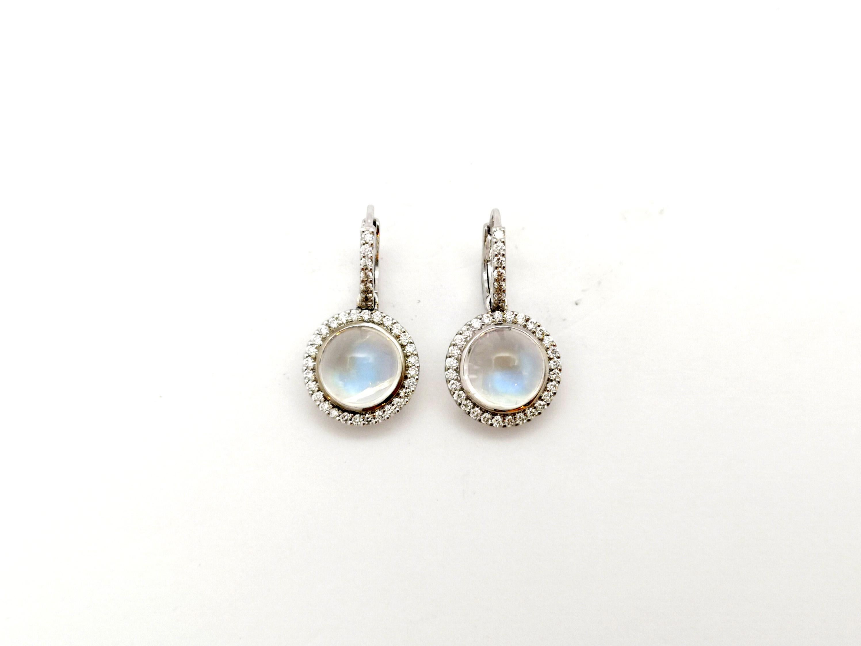 Moonstone with Diamond Earrings set in 18K White Gold Settings In New Condition For Sale In Bangkok, TH