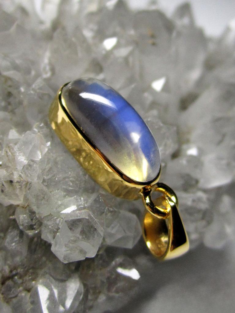 Ciondolo in oro giallo Moonstone Cabochon Gemstone Unisex in vendita 9