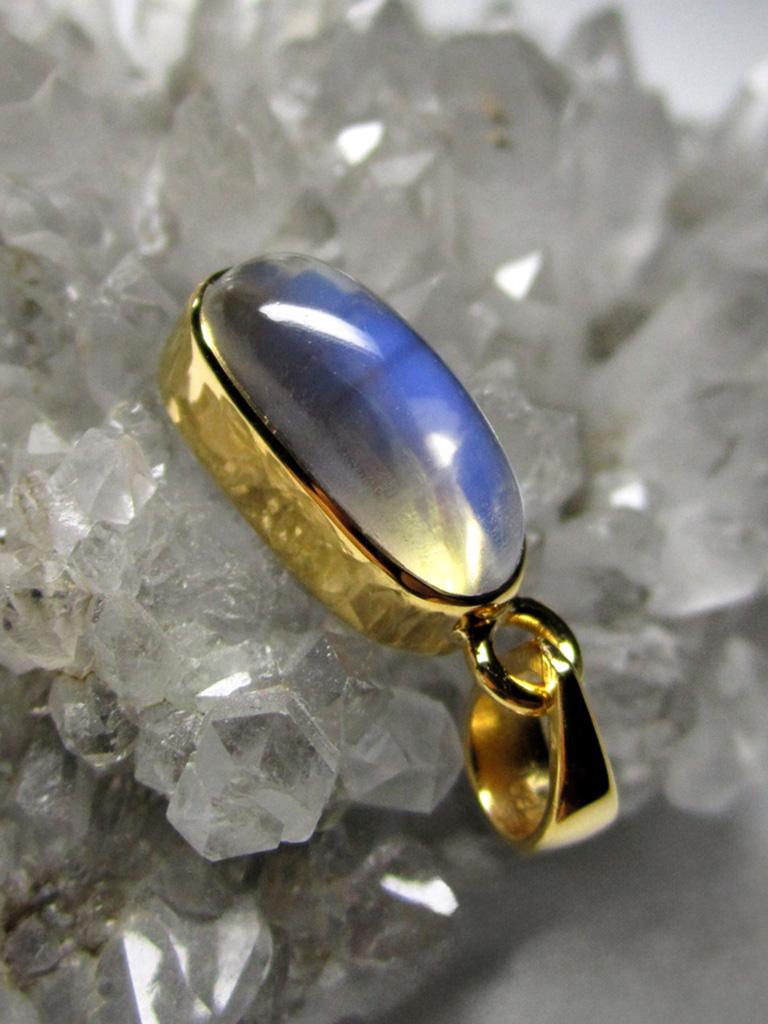 Moonstone Yellow Gold Pendant Cabochon Gemstone Unisex For Sale 7