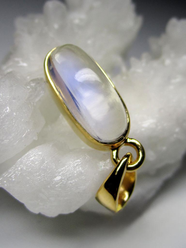 Moonstone Yellow Gold Pendant Cabochon Gemstone Unisex For Sale 8