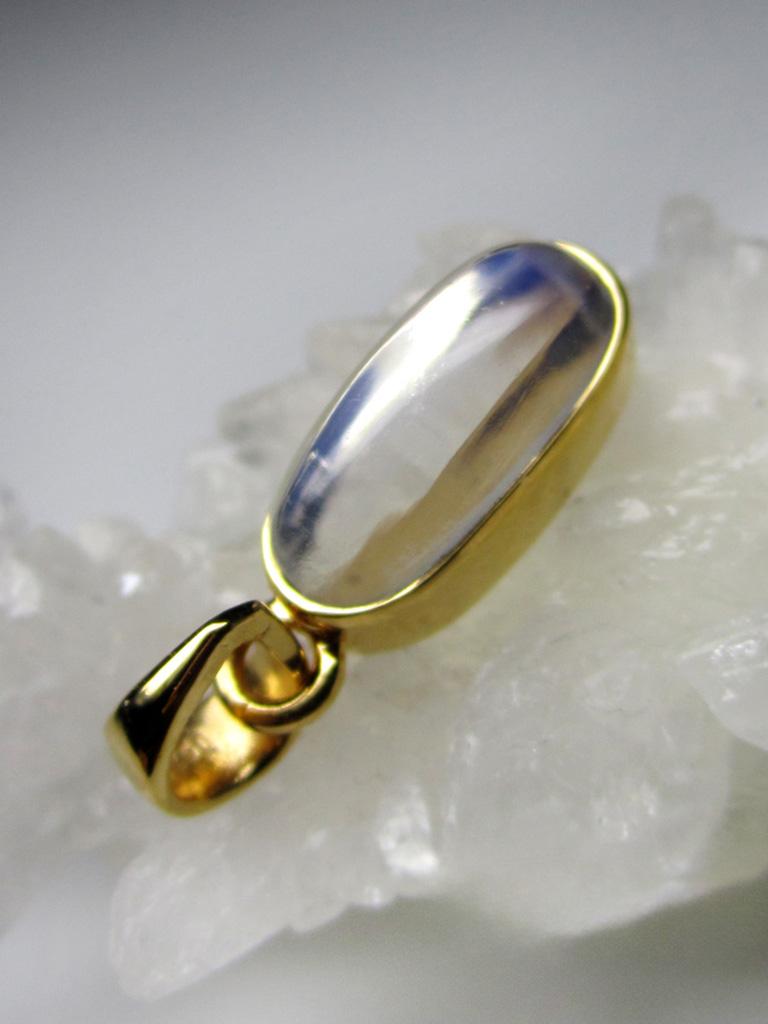 Moonstone Yellow Gold Pendant Cabochon Gemstone Unisex For Sale 9