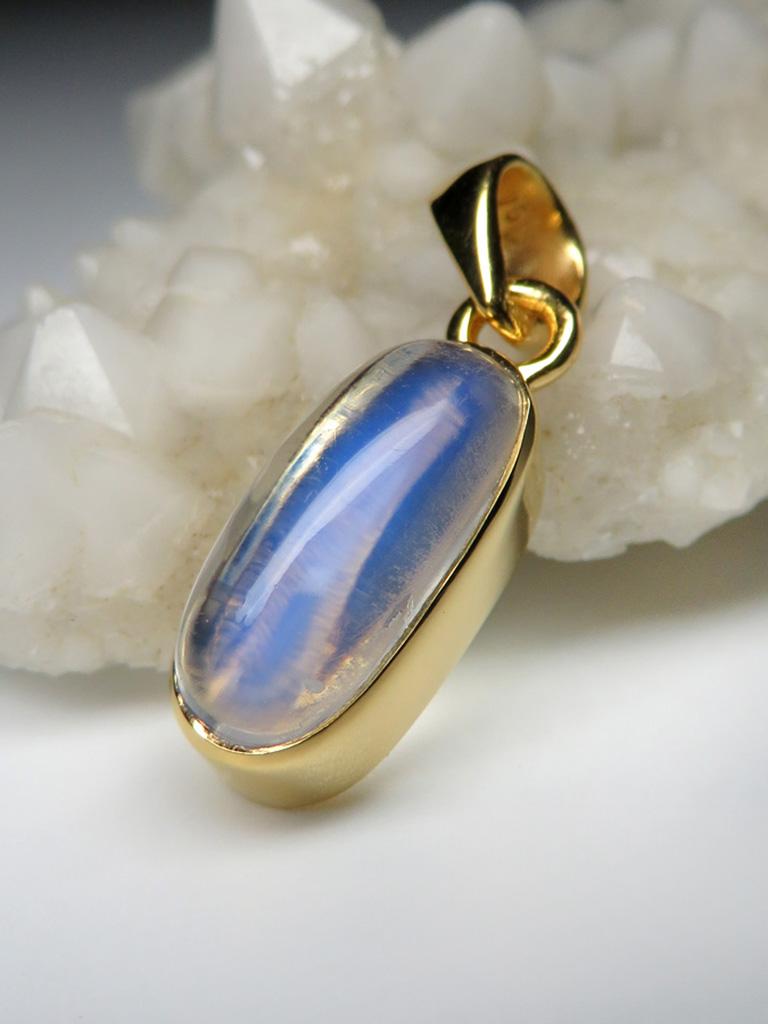 Ciondolo in oro giallo Moonstone Cabochon Gemstone Unisex in vendita 13