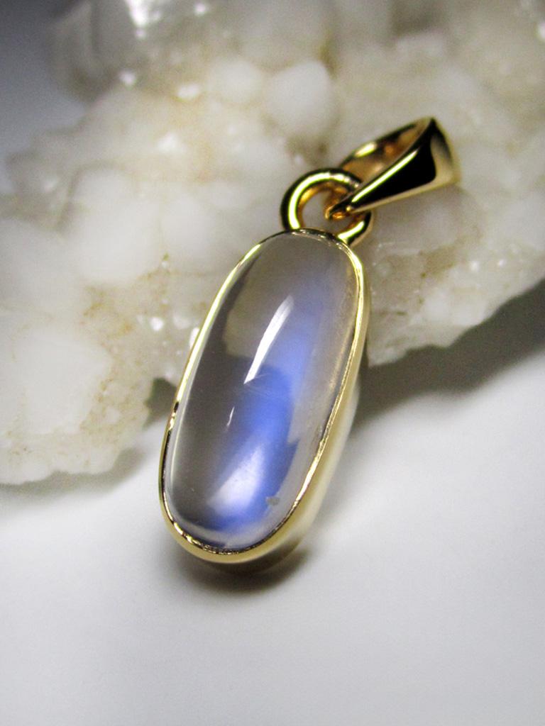 Ciondolo in oro giallo Moonstone Cabochon Gemstone Unisex in vendita 5