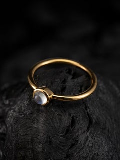 Moonstone Yellow Gold Ring Gem Report Round Cabochon Engagement Minimalism