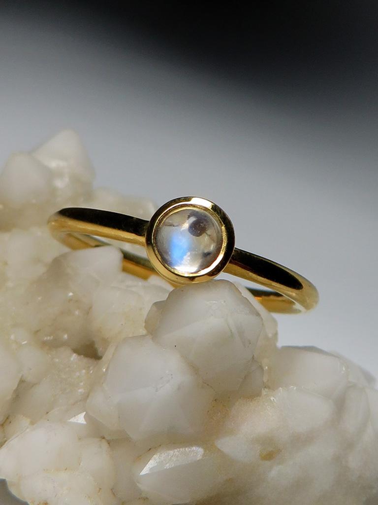 Piedra Lunar Anillo Oro Amarillo Informe Gema Cabujón Redondo LGBTQ Compromiso Minimalismo en Nuevo estado para la venta en Berlin, DE