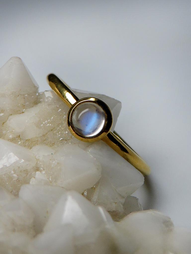Aesthetic Movement Moonstone Yellow Gold Ring Gem Report Round Cabochon LGBTQ Engagement Minimalism For Sale