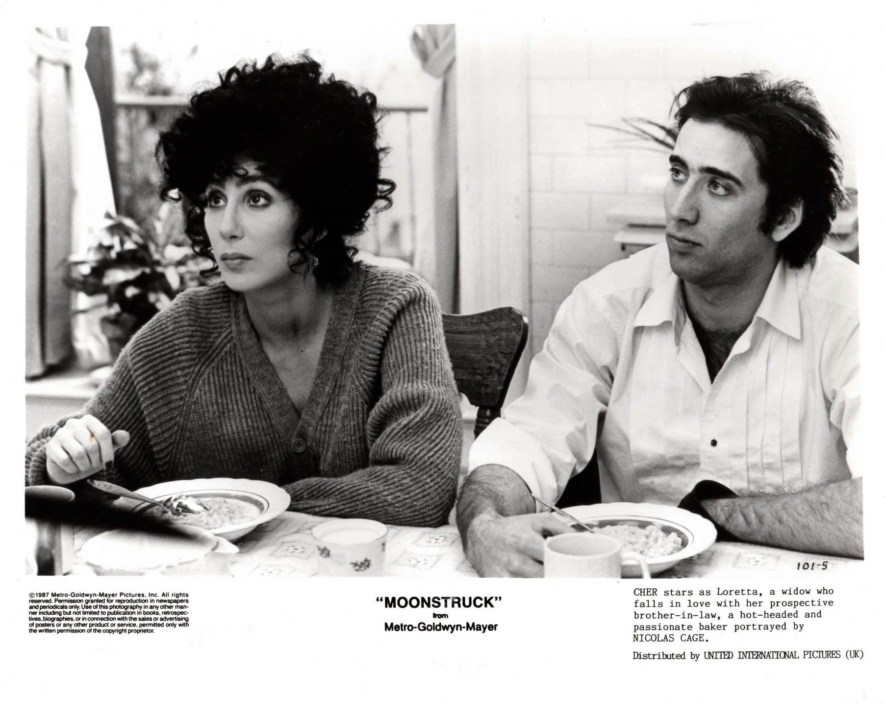 Mondsüchtig 1987 Pressewerbung Film Filmstill Gerahmt im Zustand „Hervorragend“ im Angebot in Bath, Somerset