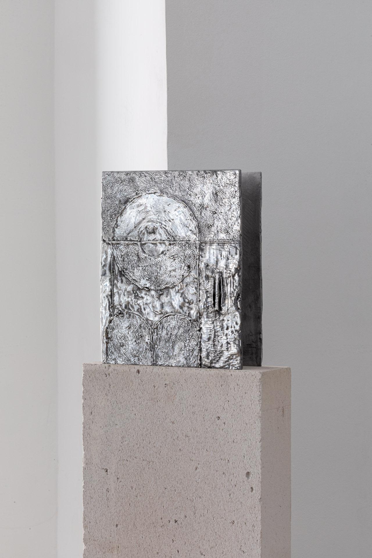 Moonwalk vase MW02, by italian atelier Wanderart, is part of the Lunar Edition, a collection that draws inspiration form the spontaneous processes of land formation, embodying the pulsating energy of creation. Every piece is handmade in Italy and