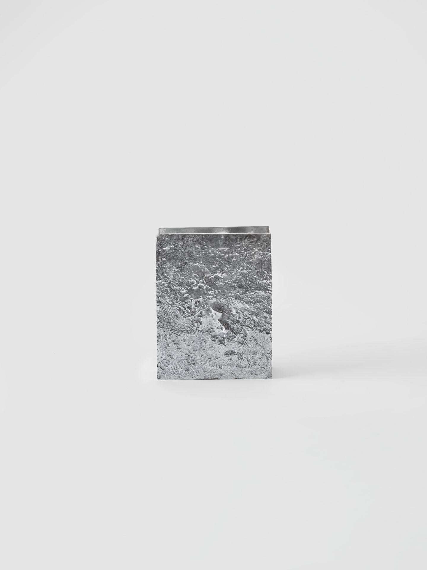 Moonwalk vase MW09, by italian atelier Wanderart, is part of the Lunar Edition, a collection that draws inspiration form the spontaneous processes of land formation, embodying the pulsating energy of creation. Every piece is handmade in Italy and