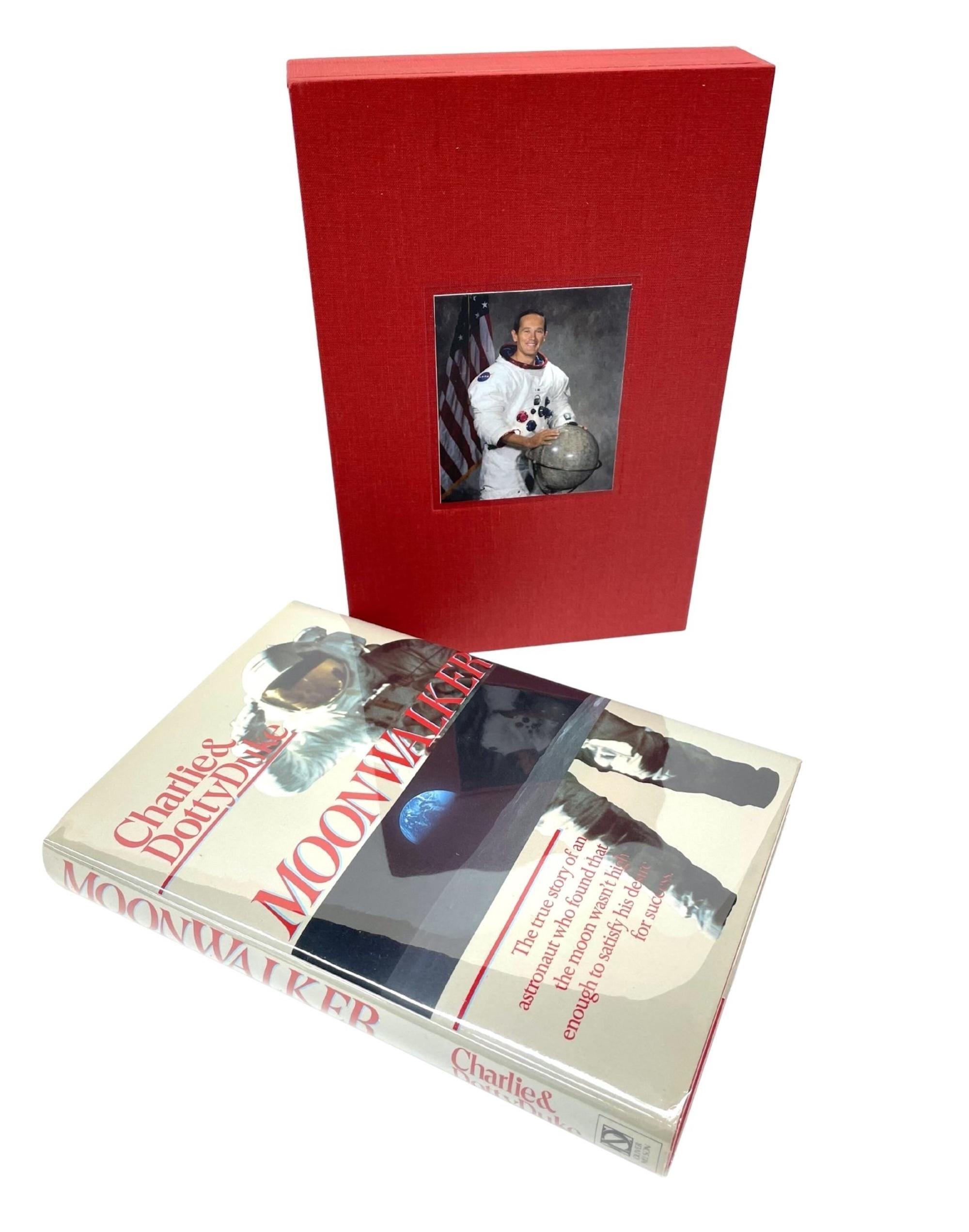 Moonwalker, Firmado por Charlie y Dotty Duke, Primera edición, 1990 Papel en venta