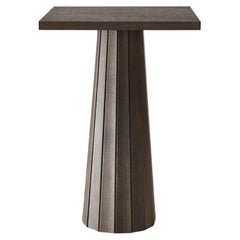 Moooi 10636 Container Grande table de bar carrée avec pied Bodhi en chêne teinté gris