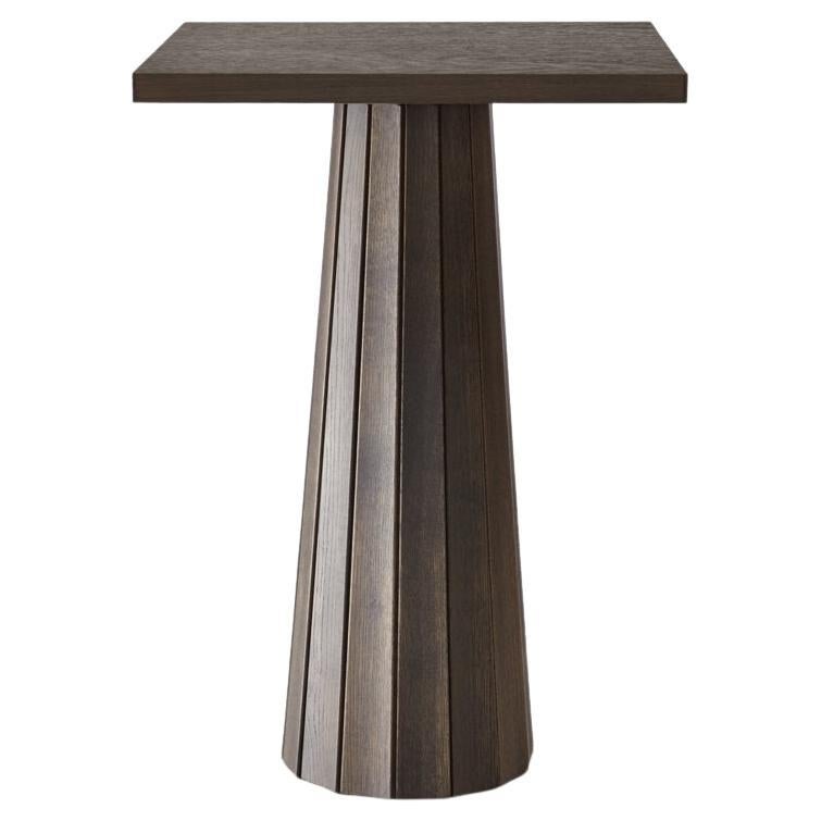 Moooi 10636 Container Petite table de bar carrée avec pied Bodhi en chêne teinté gris