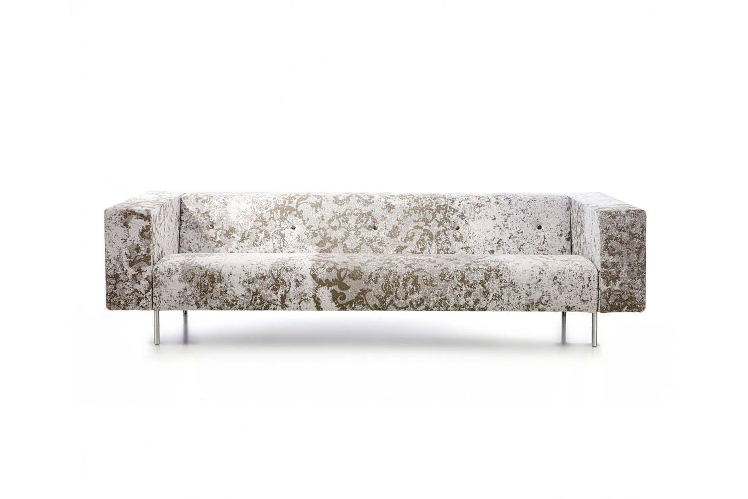 The refined brightness of the Bottoni sofa makes it a Classic sofa in the Moooi collection. It's sophisticated shape and straight cuts will make you fall in love instantly. Above all its colorful playfulness adds unique warmth and richness to every