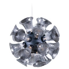 Petite lampe à suspension LED Moooi Chalice en gris métallisé d'Edward Van Vliet