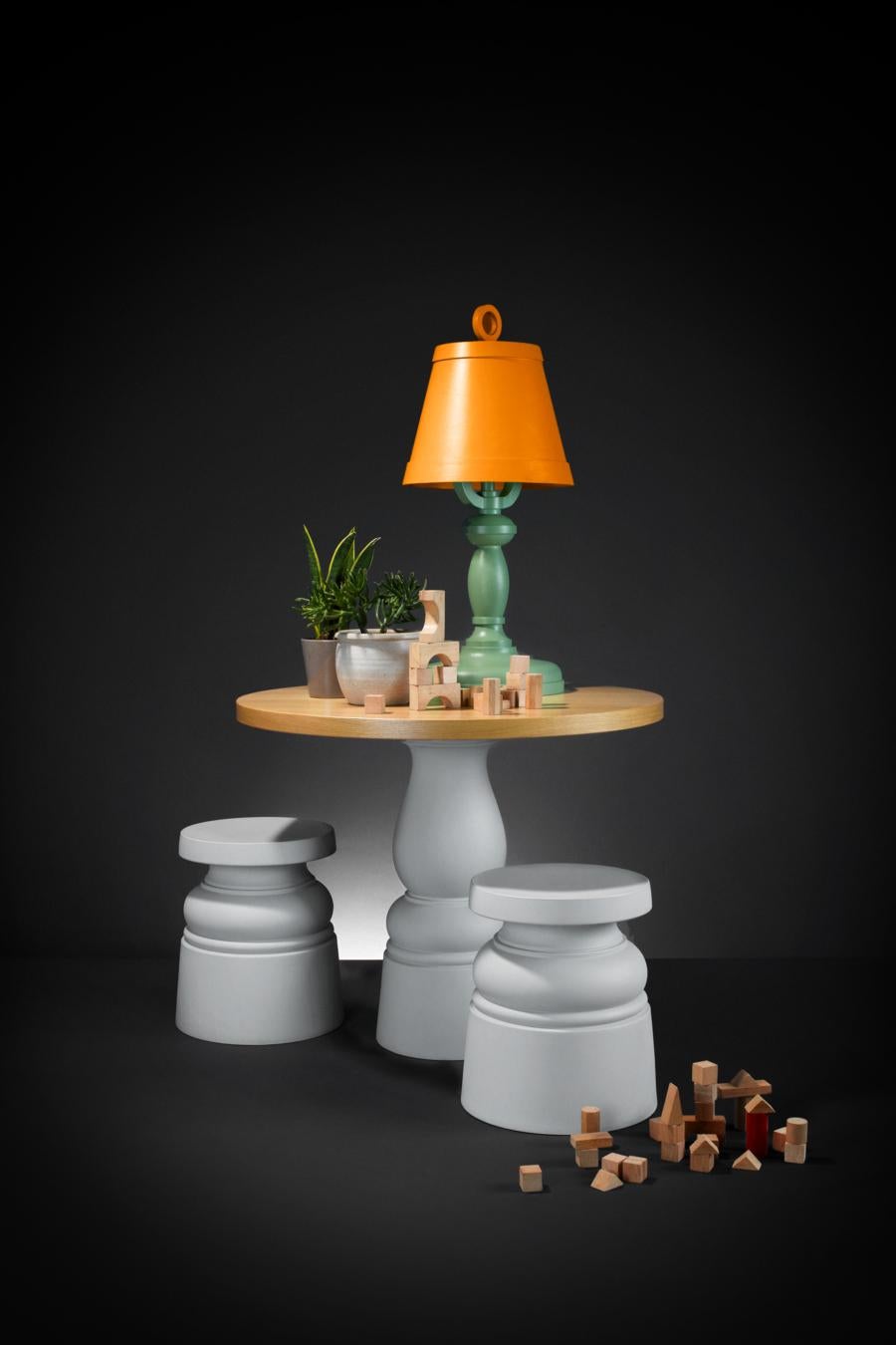 XXIe siècle et contemporain Petite table à manger ronde Moooi Container 180 avec plateau en chêne blanc en vente