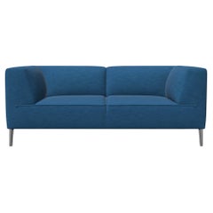 Sofá de dos plazas Moooi So Good en tapicería azul con patas de aluminio pulido