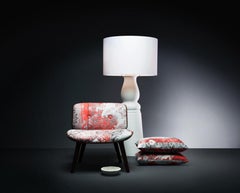 Große Moooi Farooo-Stehleuchte mit weißem Fiberglassockel und Laminatschirm