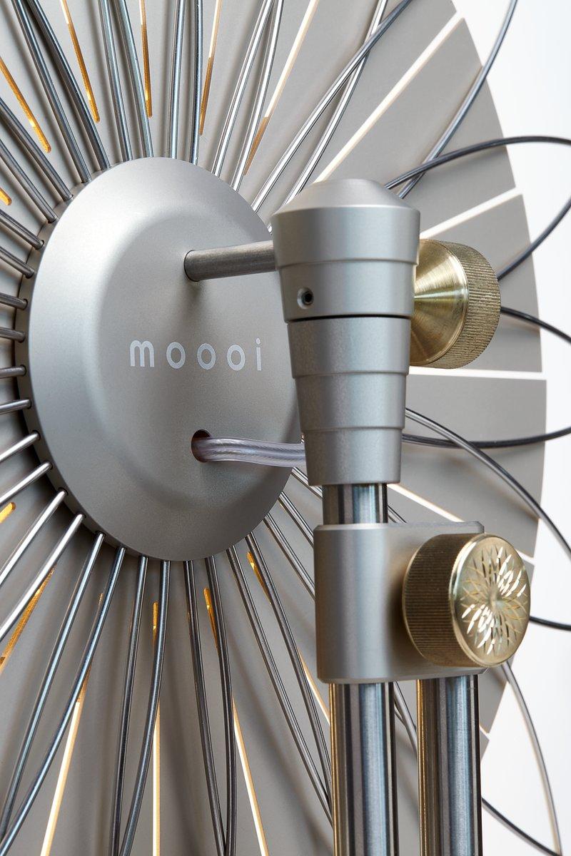 Filigrane runde LED-Stehlampe von Rick Tegelaar aus Messing und Aluminium von Moooi (Niederländisch) im Angebot