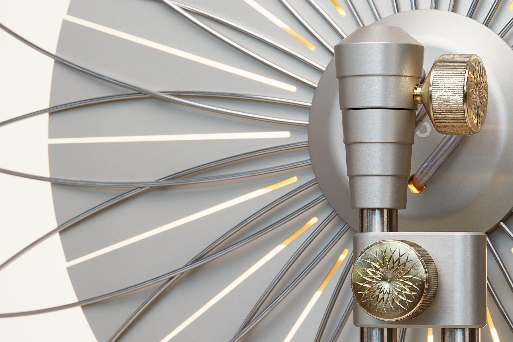 Lampadaire circulaire LED filigrane Moooi en laiton et aluminium de Rick Tegelaar Neuf - En vente à Brooklyn, NY