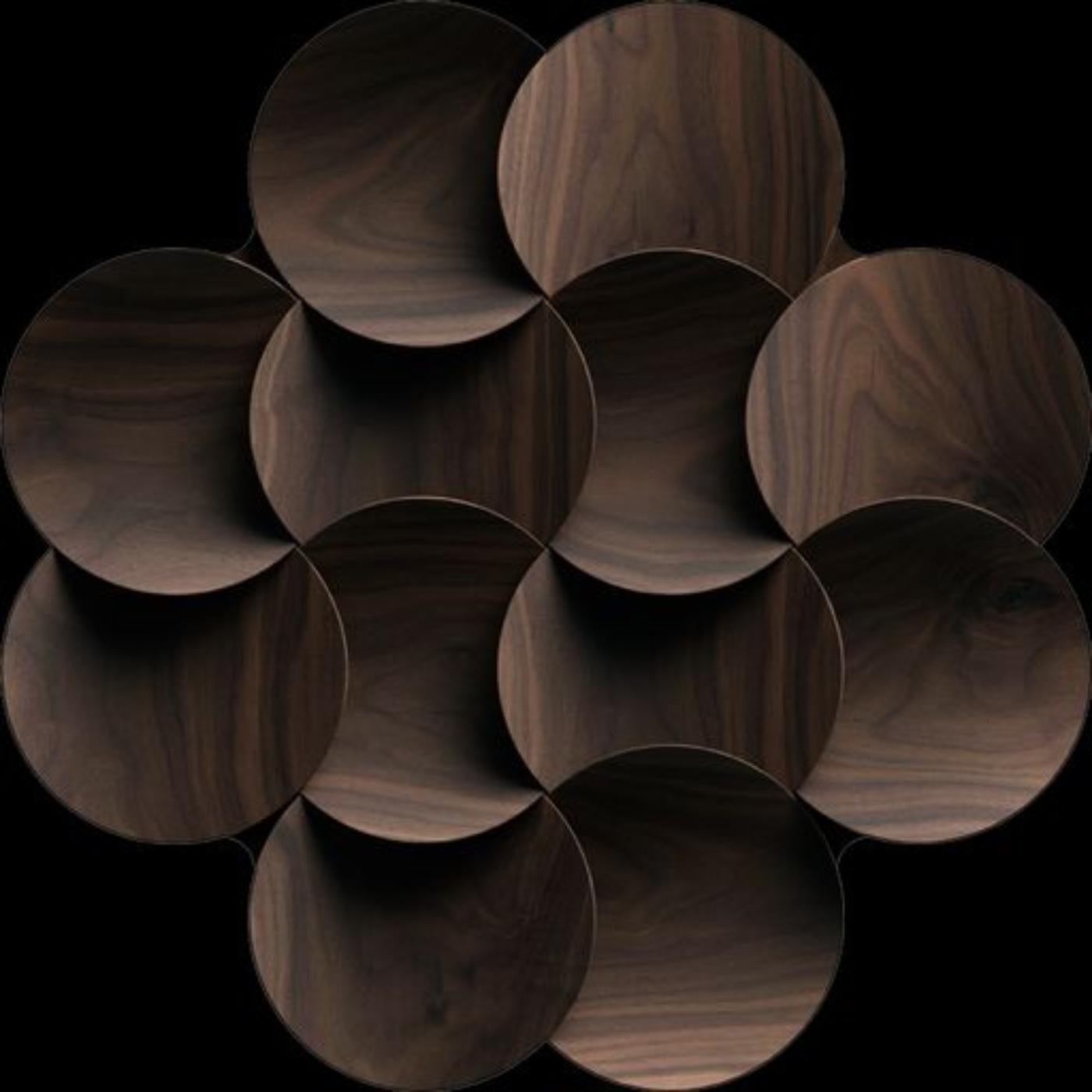 Die Kollektion Timber Tones geht über die Funktion hinaus; sie ist eine Einladung, Kunst unter den Füßen zu erleben. Diese Teppiche strahlen Wärme, Charakter und zeitlose Raffinesse aus und werten jeden Raum mit ihrem einzigartigen Charme auf. Eine