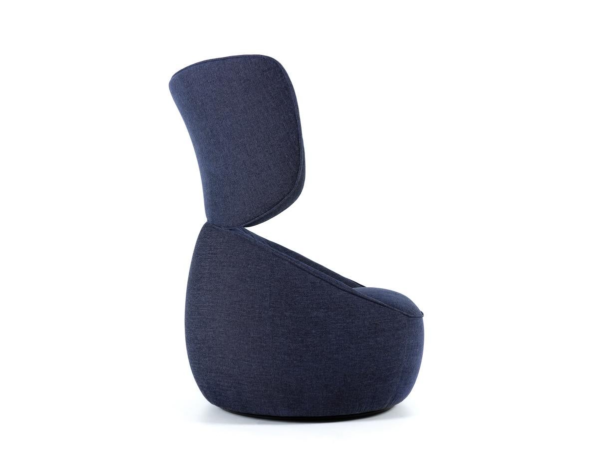Dutch Moooi Hana Wingback Swivel Chair in Liscio, Grigio Blue Upholstery For Sale