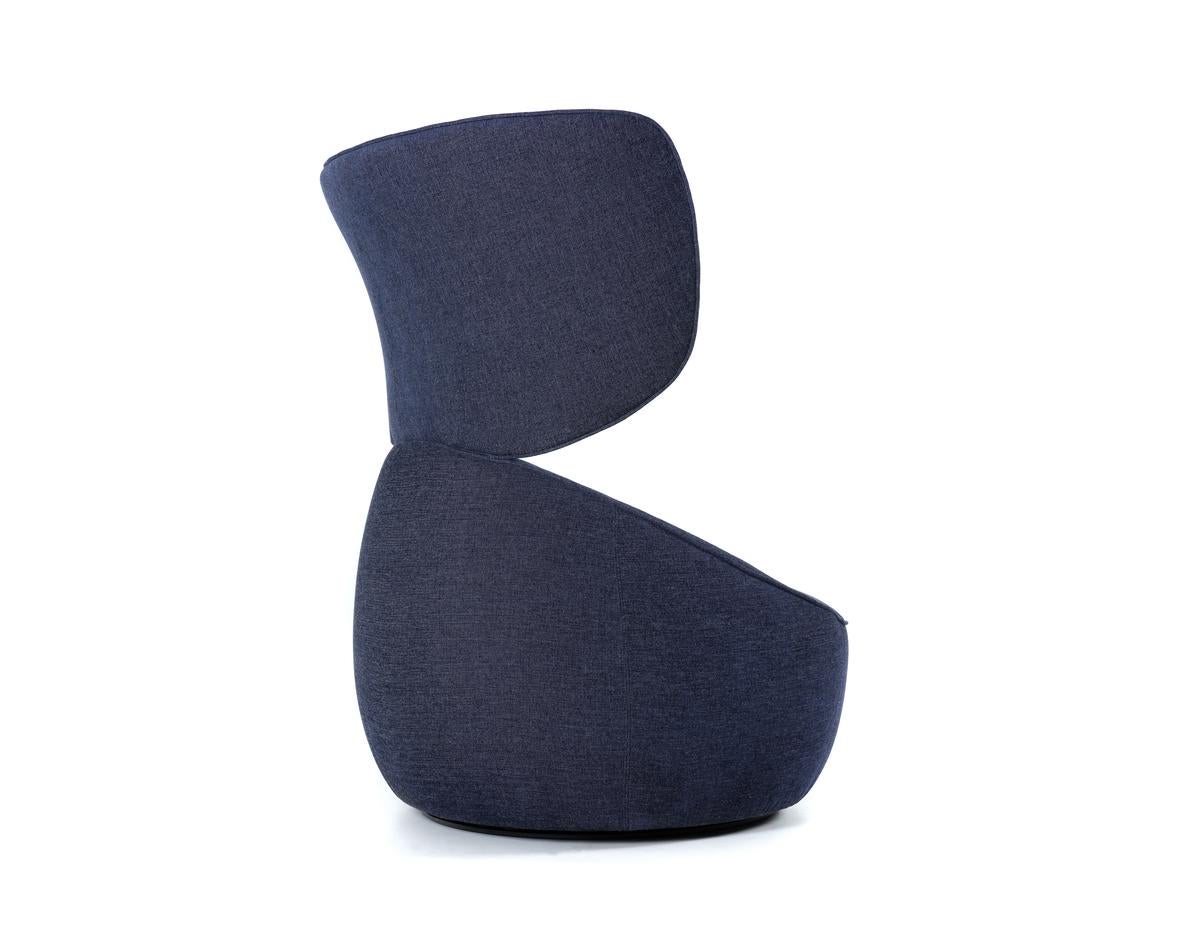 Moooi Hana Wingback Swivel Chair in Liscio, Grigio Blue Upholstery In New Condition For Sale In Brooklyn, NY