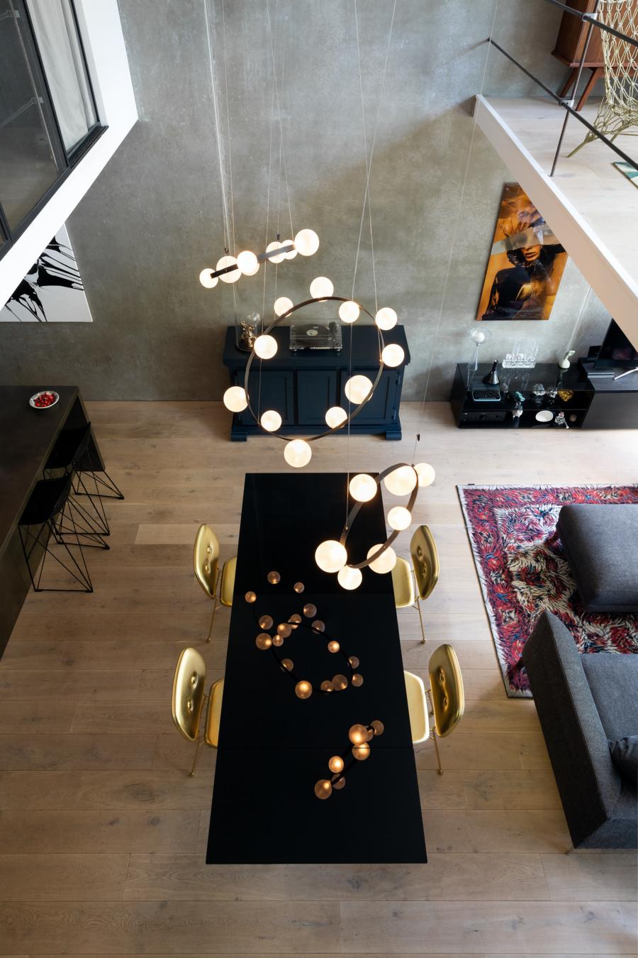 Modern Moooi Hubble Bubble Large LED Suspension Lamp with Frosted Spheres & Metal Frame For Sale